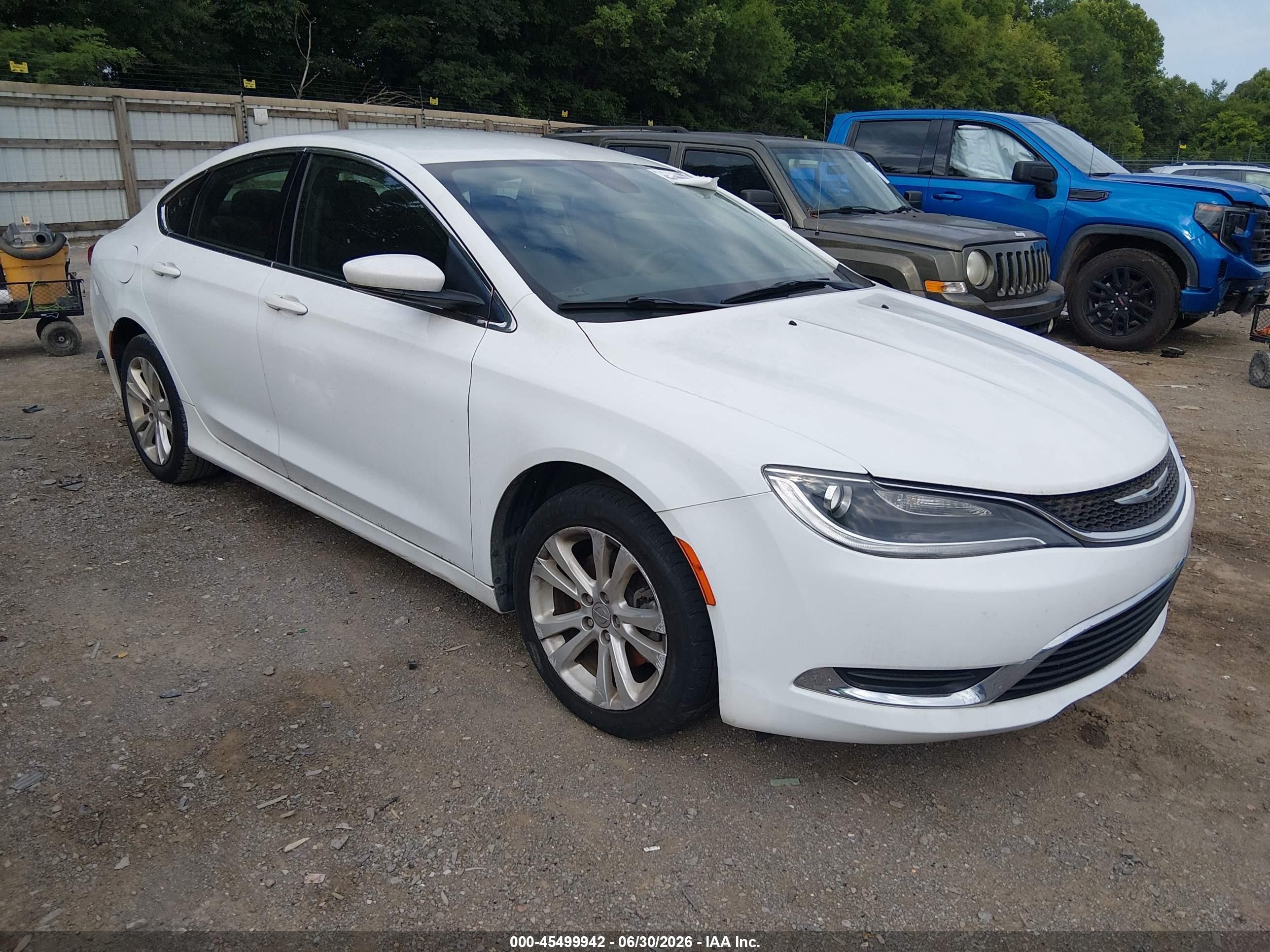 2015 Chrysler 200 Limited White vin: 1C3CCCAB7FN584547