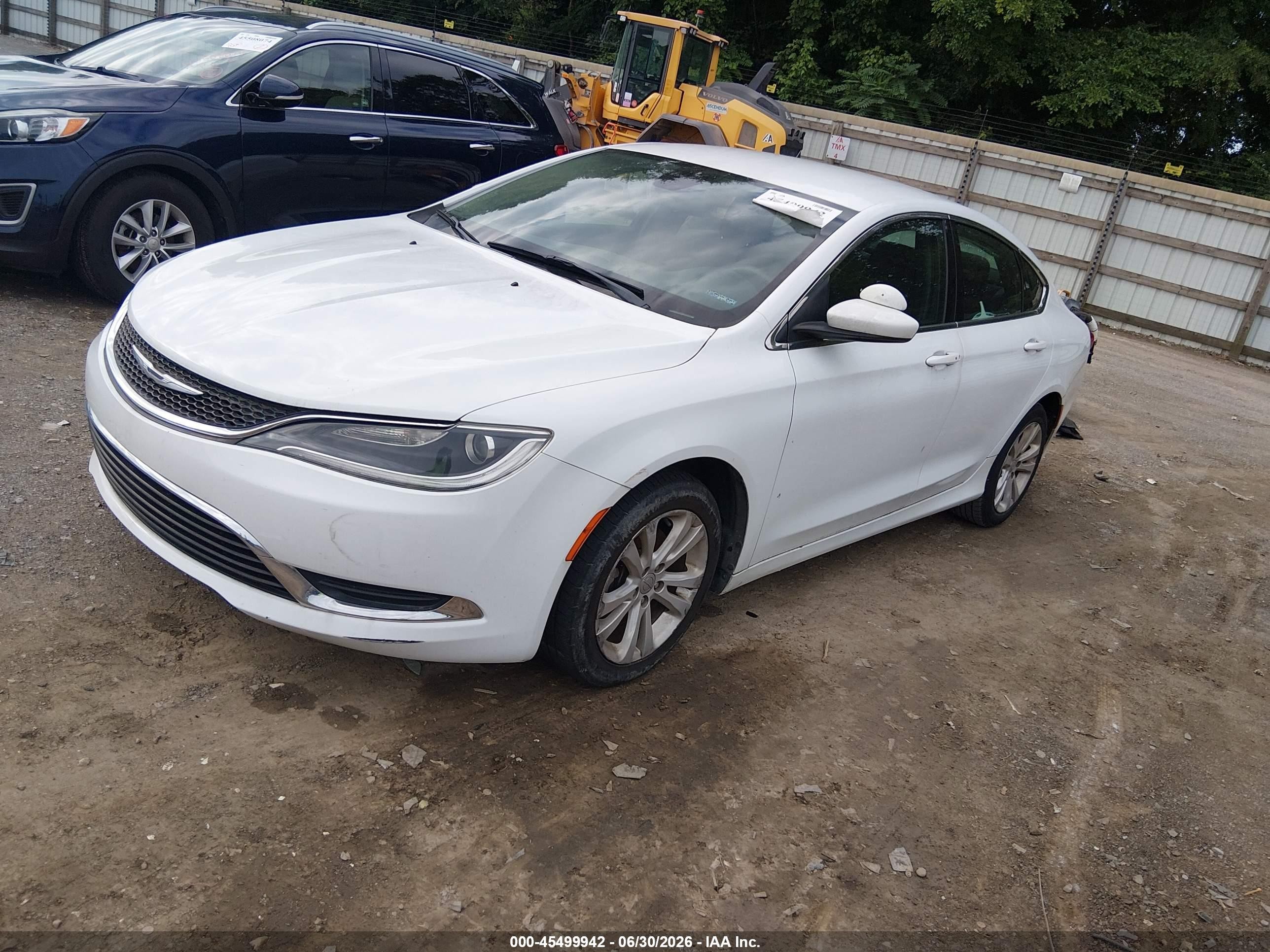 2015 Chrysler 200 Limited White vin: 1C3CCCAB7FN584547