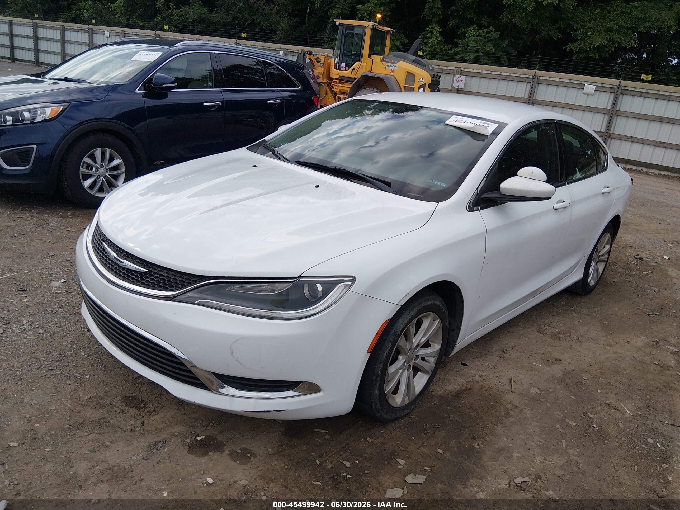 2015 Chrysler 200 Limited White vin: 1C3CCCAB7FN584547