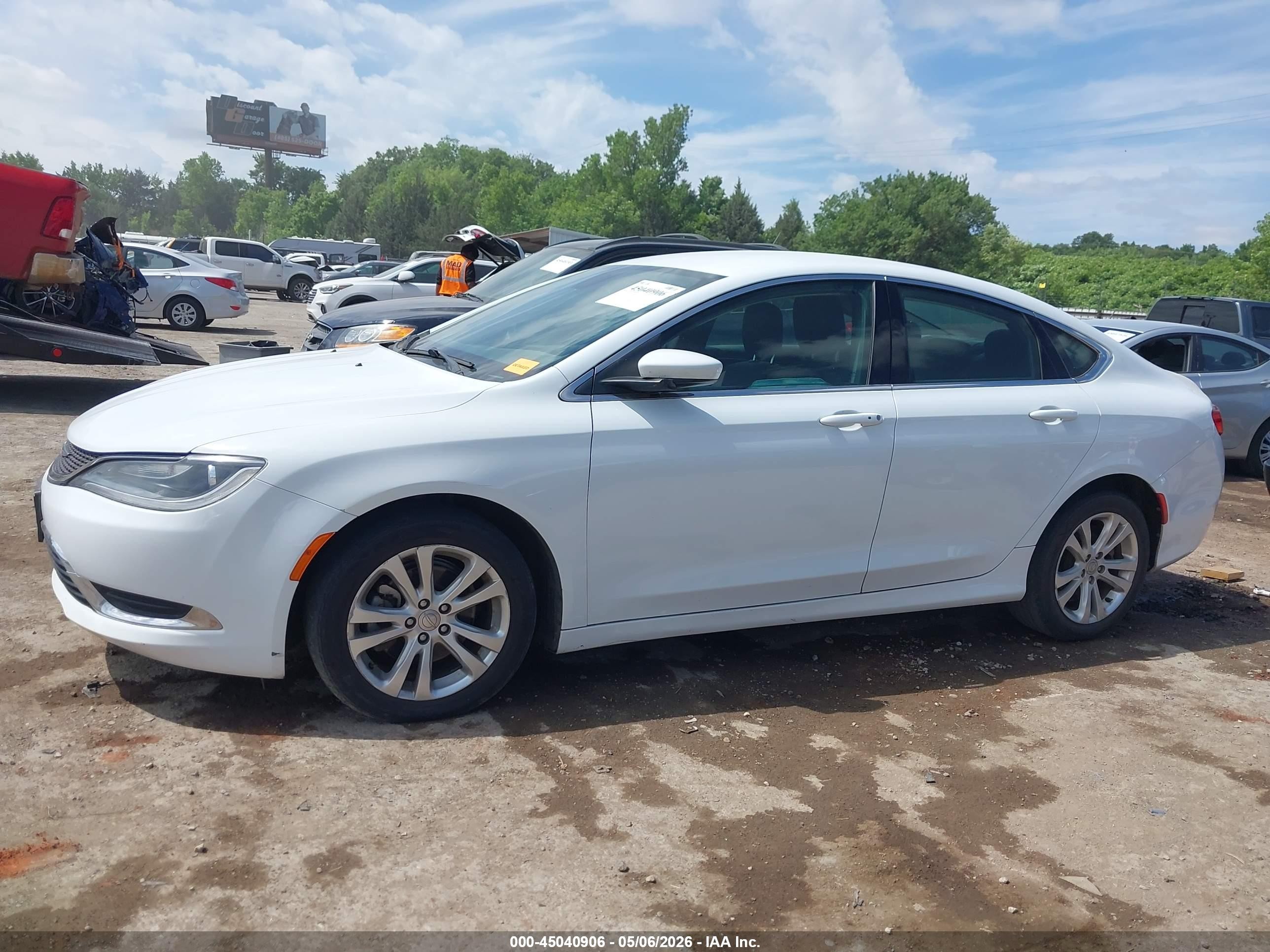 2015 Chrysler 200 Limited White vin: 1C3CCCAB7FN591286