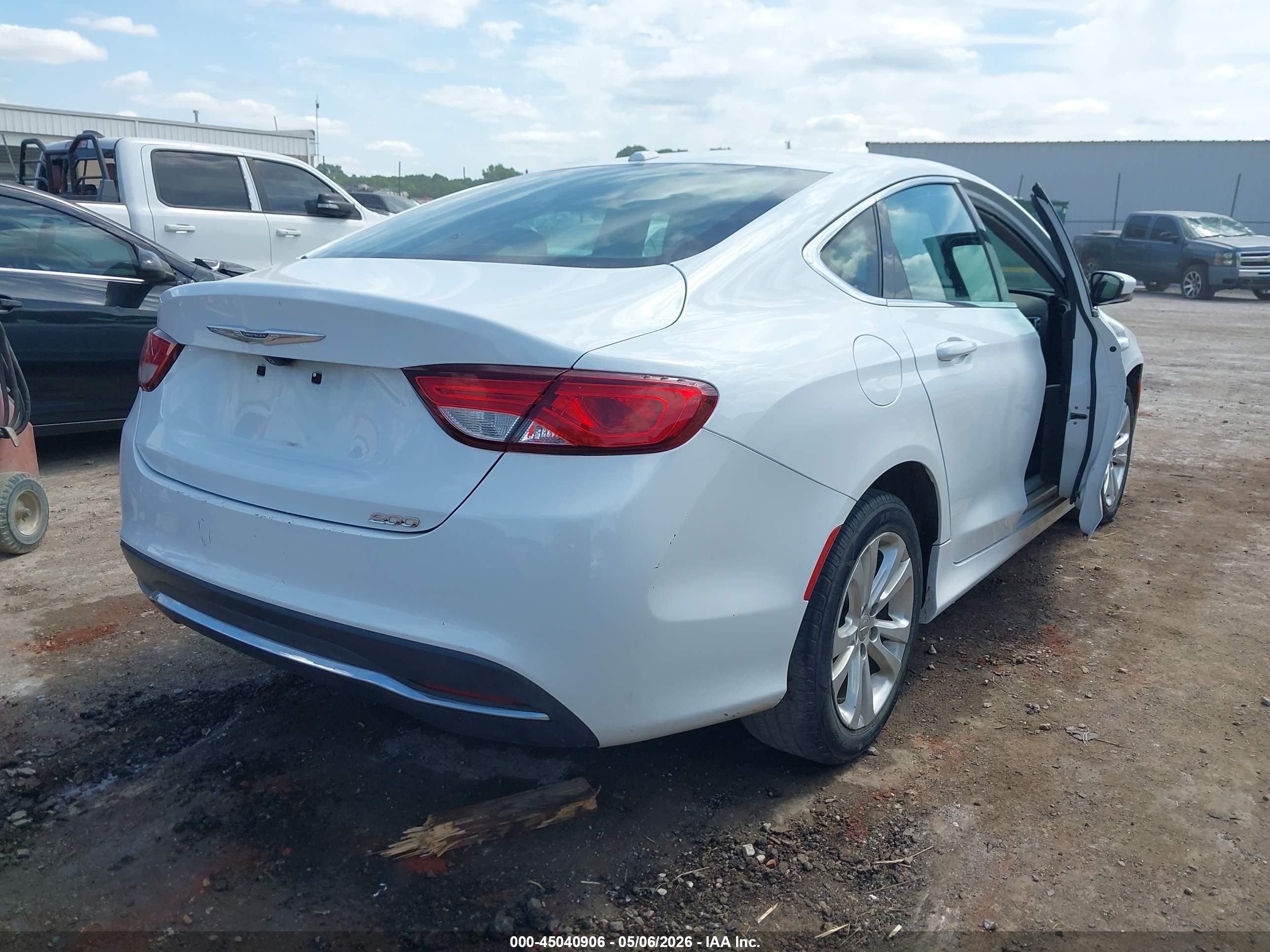 2015 Chrysler 200 Limited White vin: 1C3CCCAB7FN591286
