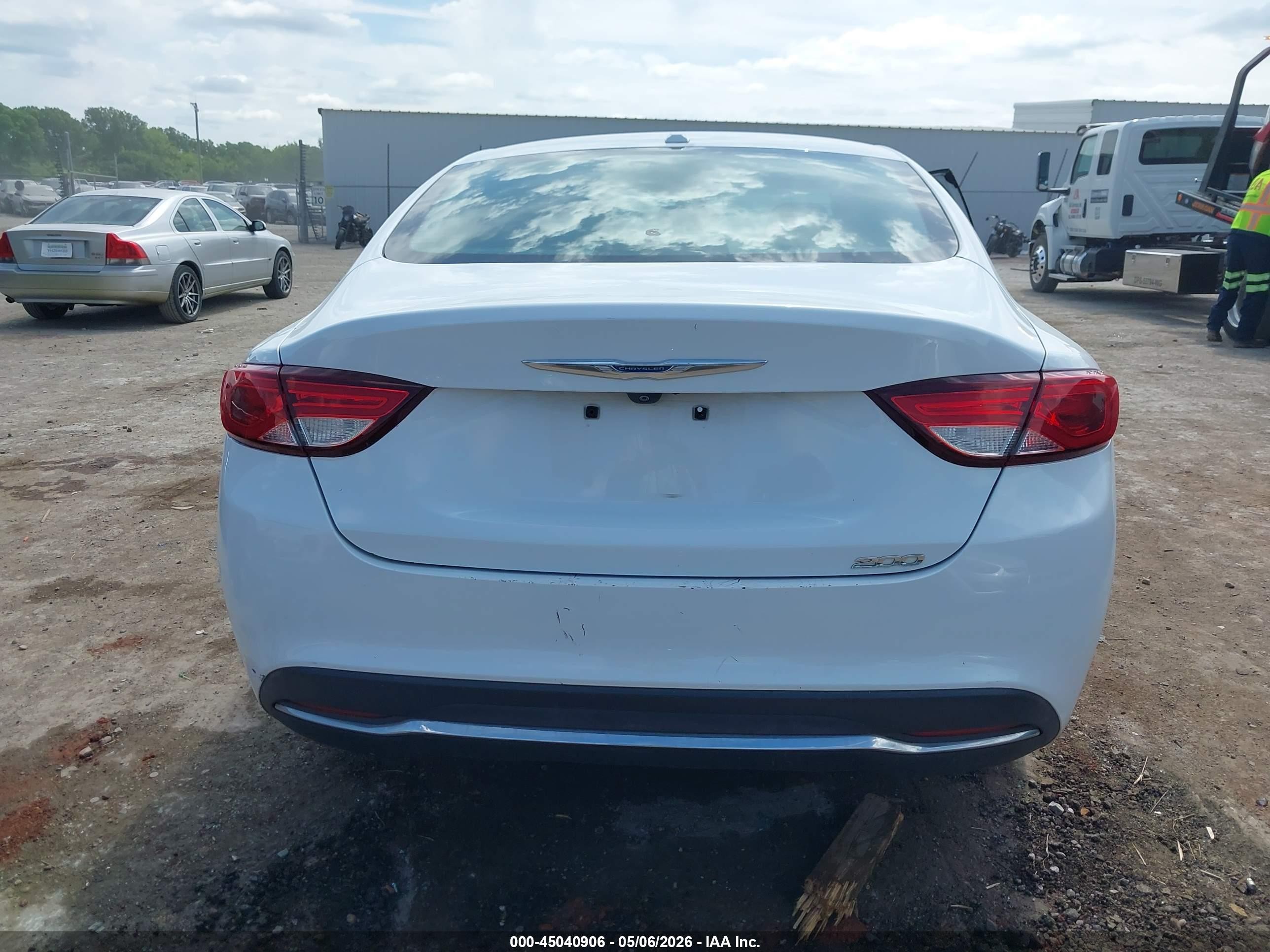 2015 Chrysler 200 Limited White vin: 1C3CCCAB7FN591286