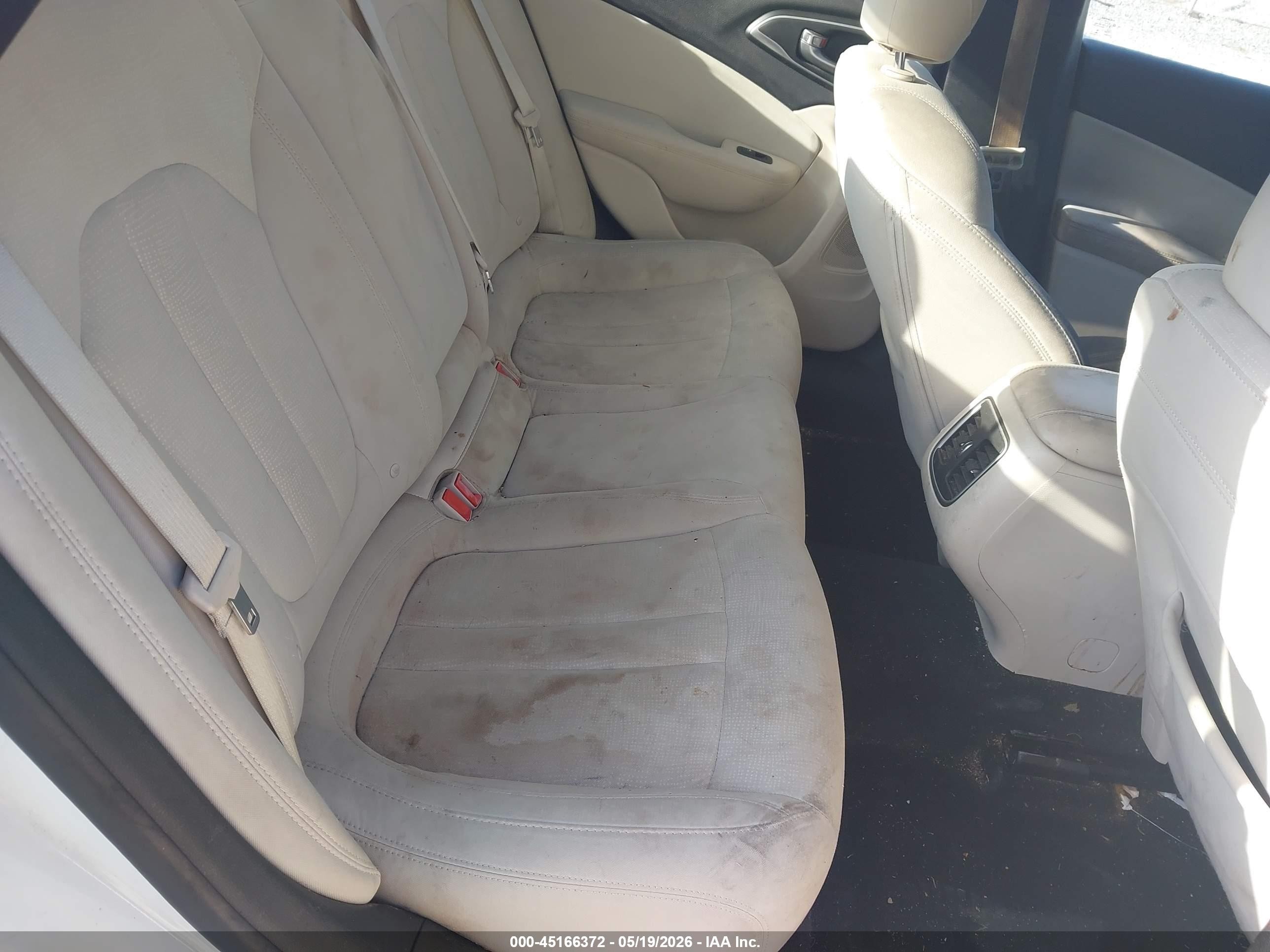 2015 Chrysler 200 Limited White vin: 1C3CCCAB7FN597850