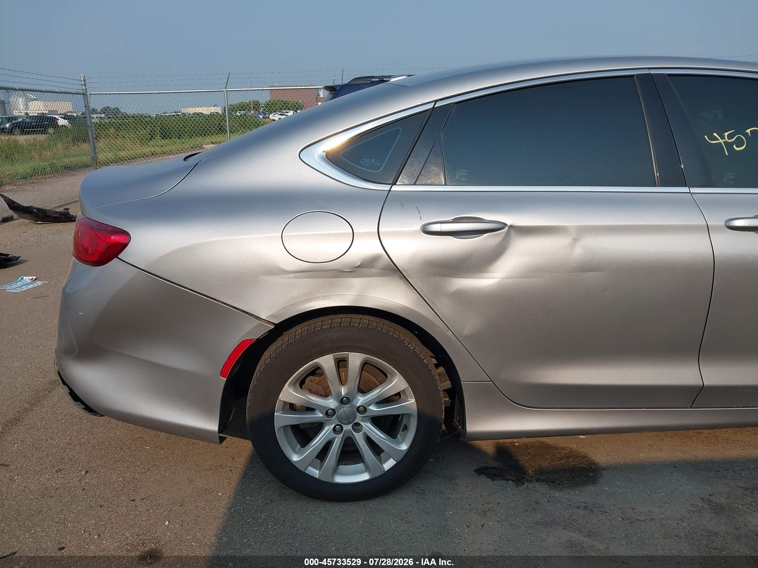 2015 Chrysler 200 Limited Silver vin: 1C3CCCAB7FN617305