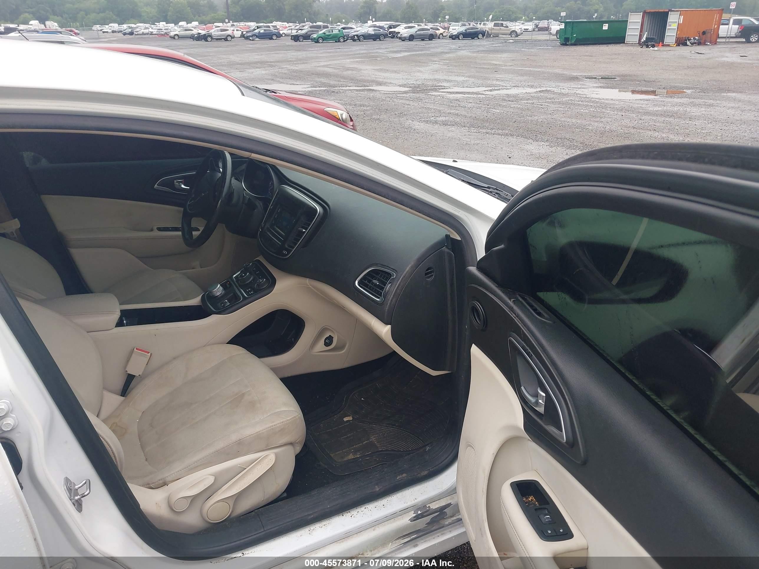 2015 Chrysler 200 Limited White vin: 1C3CCCAB7FN631611