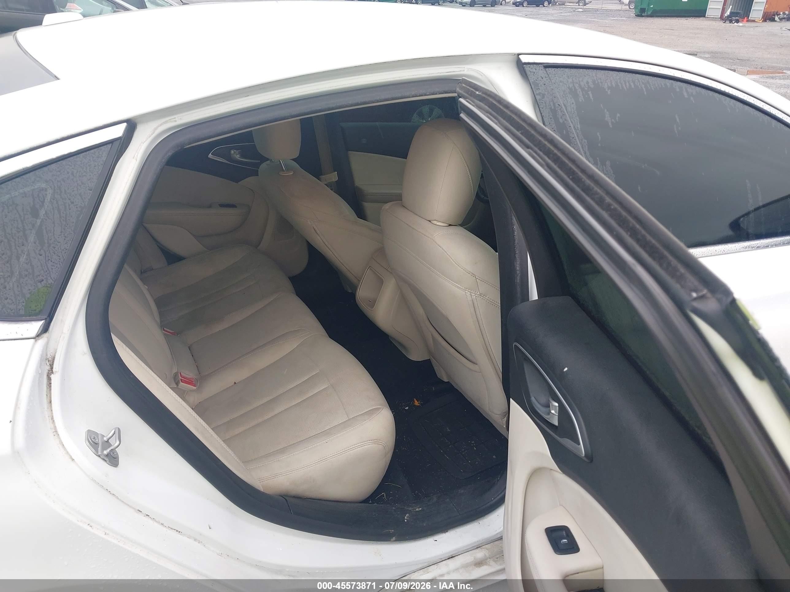 2015 Chrysler 200 Limited White vin: 1C3CCCAB7FN631611