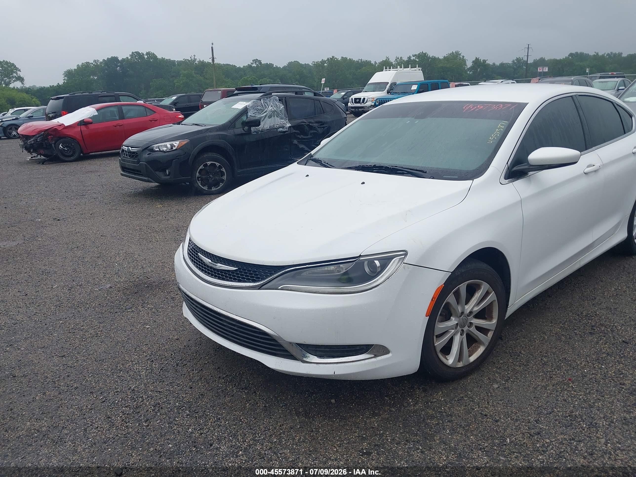 2015 Chrysler 200 Limited White vin: 1C3CCCAB7FN631611