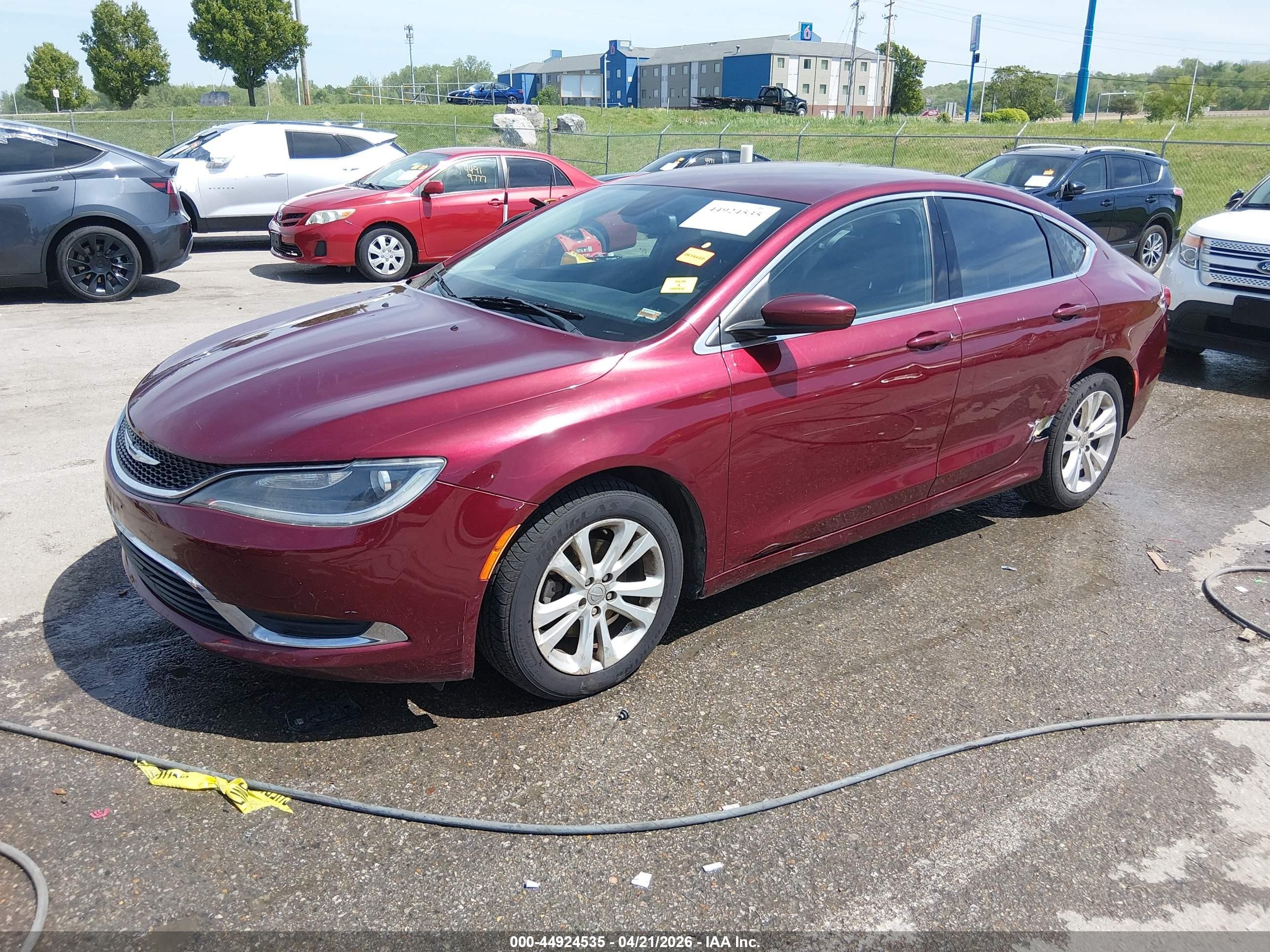 2015 Chrysler 200 Limited Red vin: 1C3CCCAB7FN660140