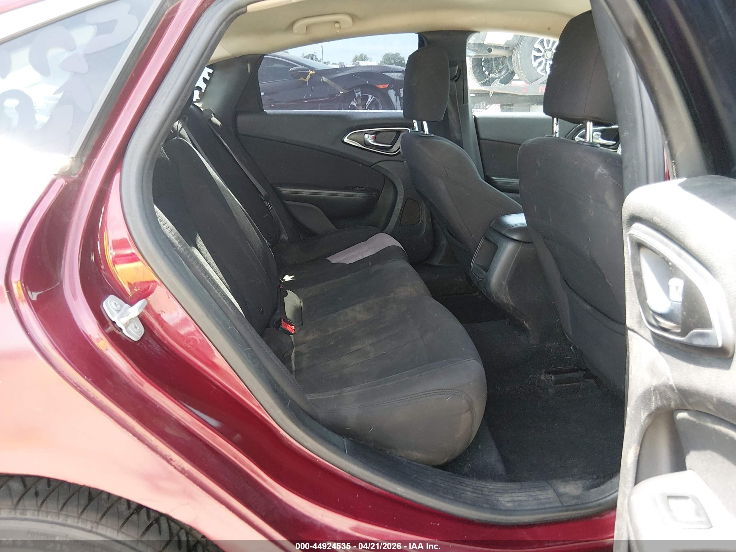 2015 Chrysler 200 Limited Red vin: 1C3CCCAB7FN660140