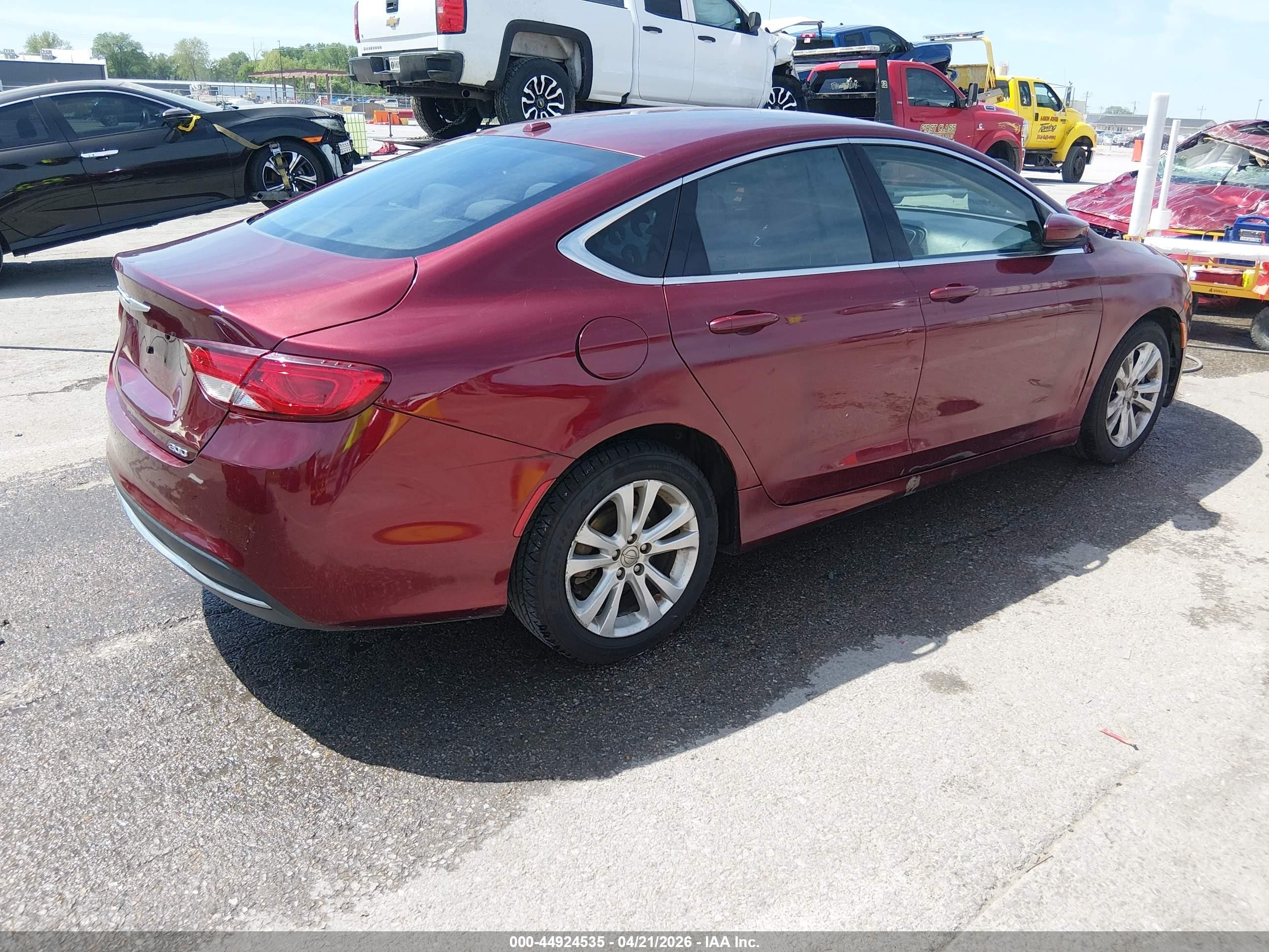 2015 Chrysler 200 Limited Red vin: 1C3CCCAB7FN660140