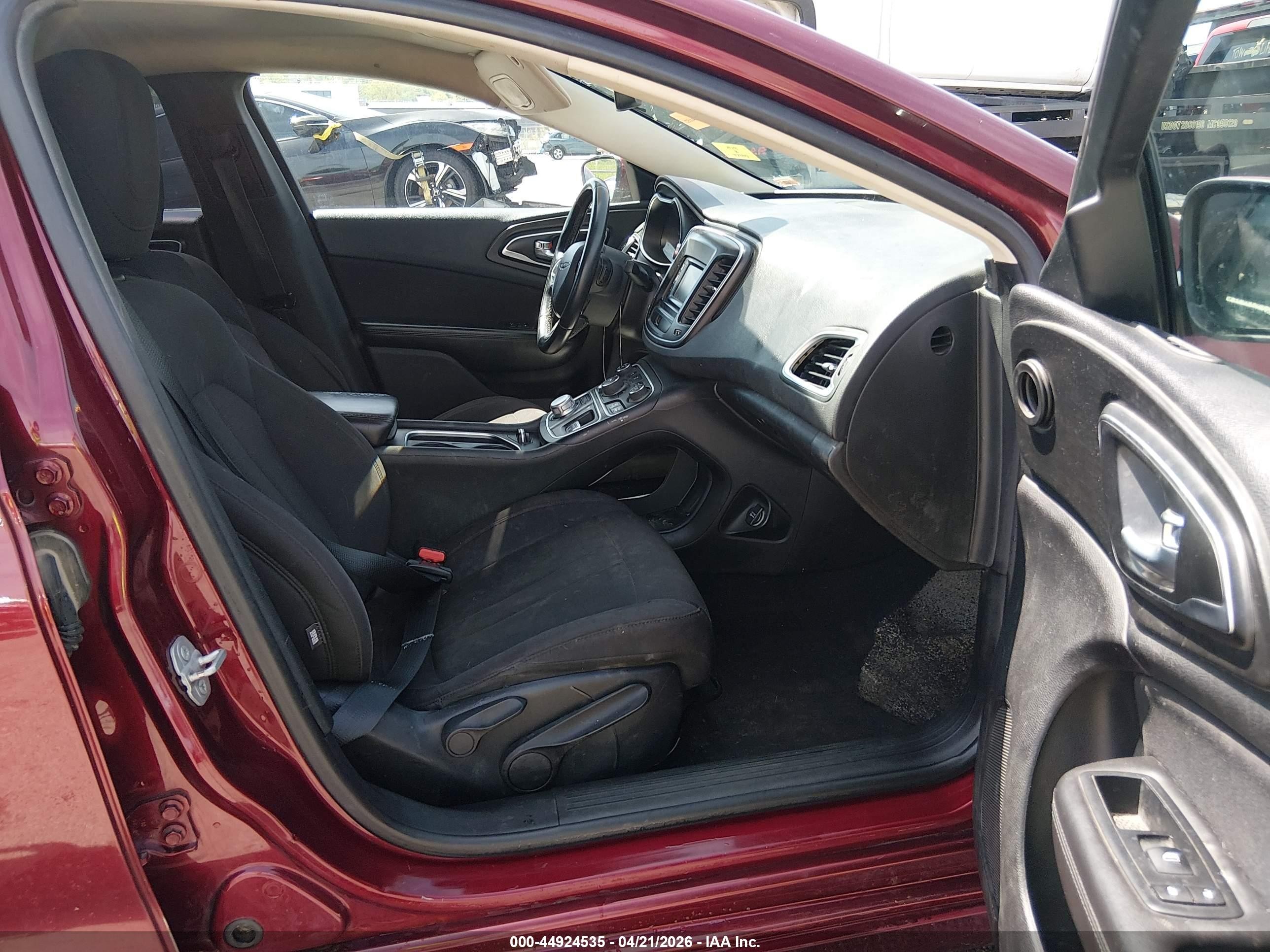 2015 Chrysler 200 Limited Red vin: 1C3CCCAB7FN660140