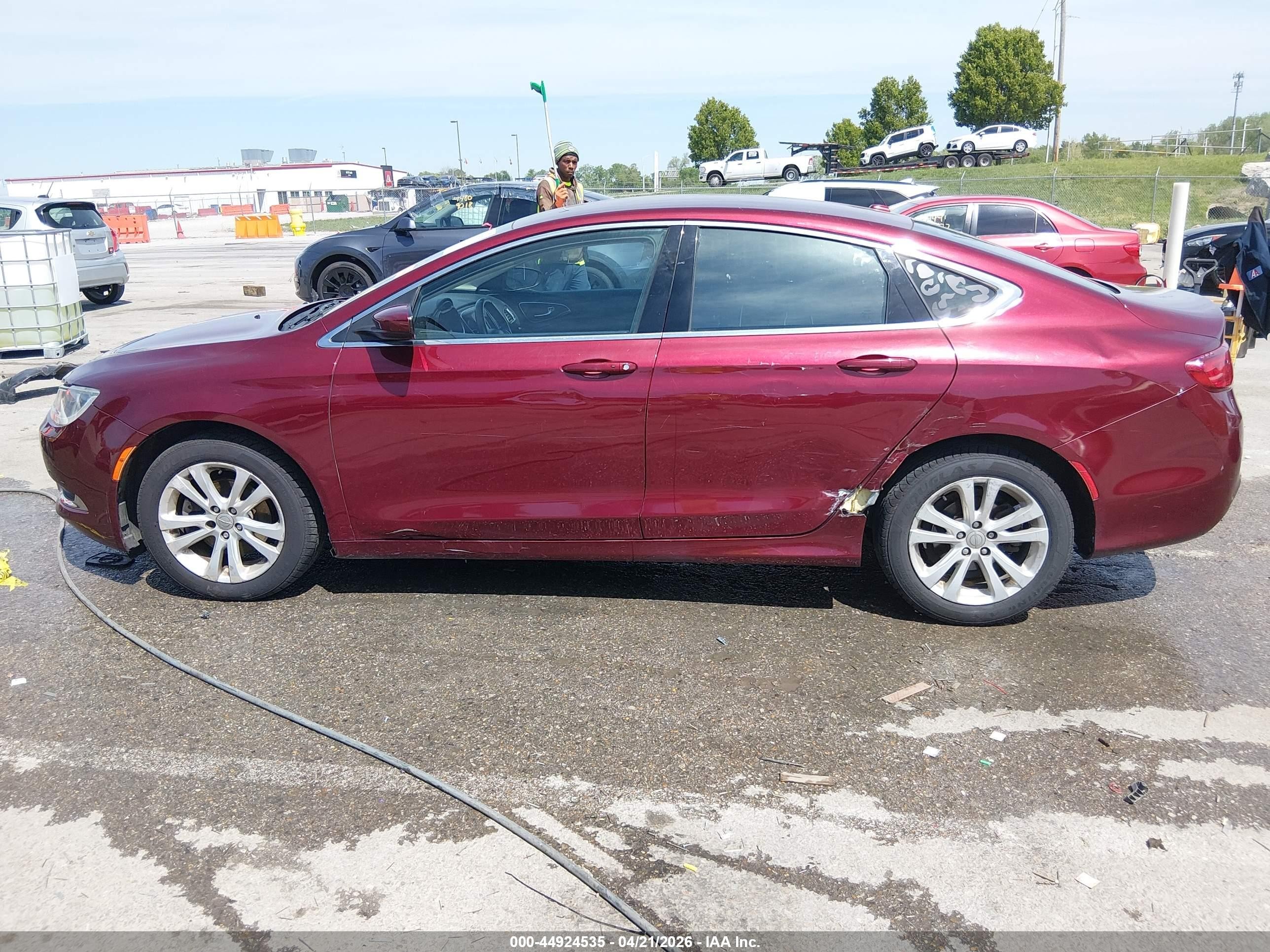 2015 Chrysler 200 Limited Red vin: 1C3CCCAB7FN660140