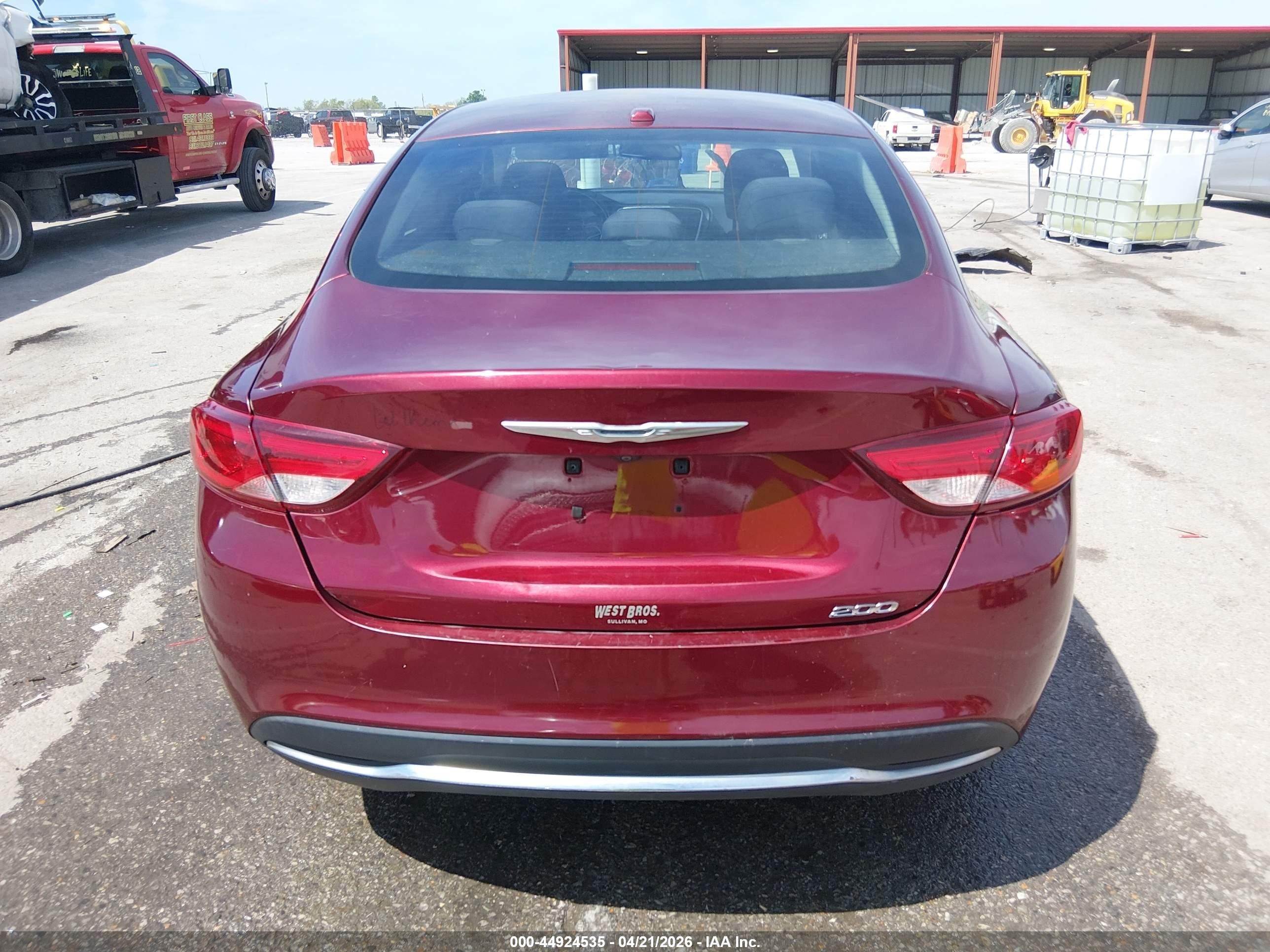 2015 Chrysler 200 Limited Red vin: 1C3CCCAB7FN660140