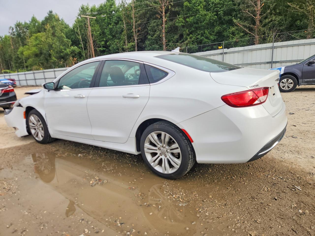 2015 Chrysler 200 Limited White vin: 1C3CCCAB7FN667492