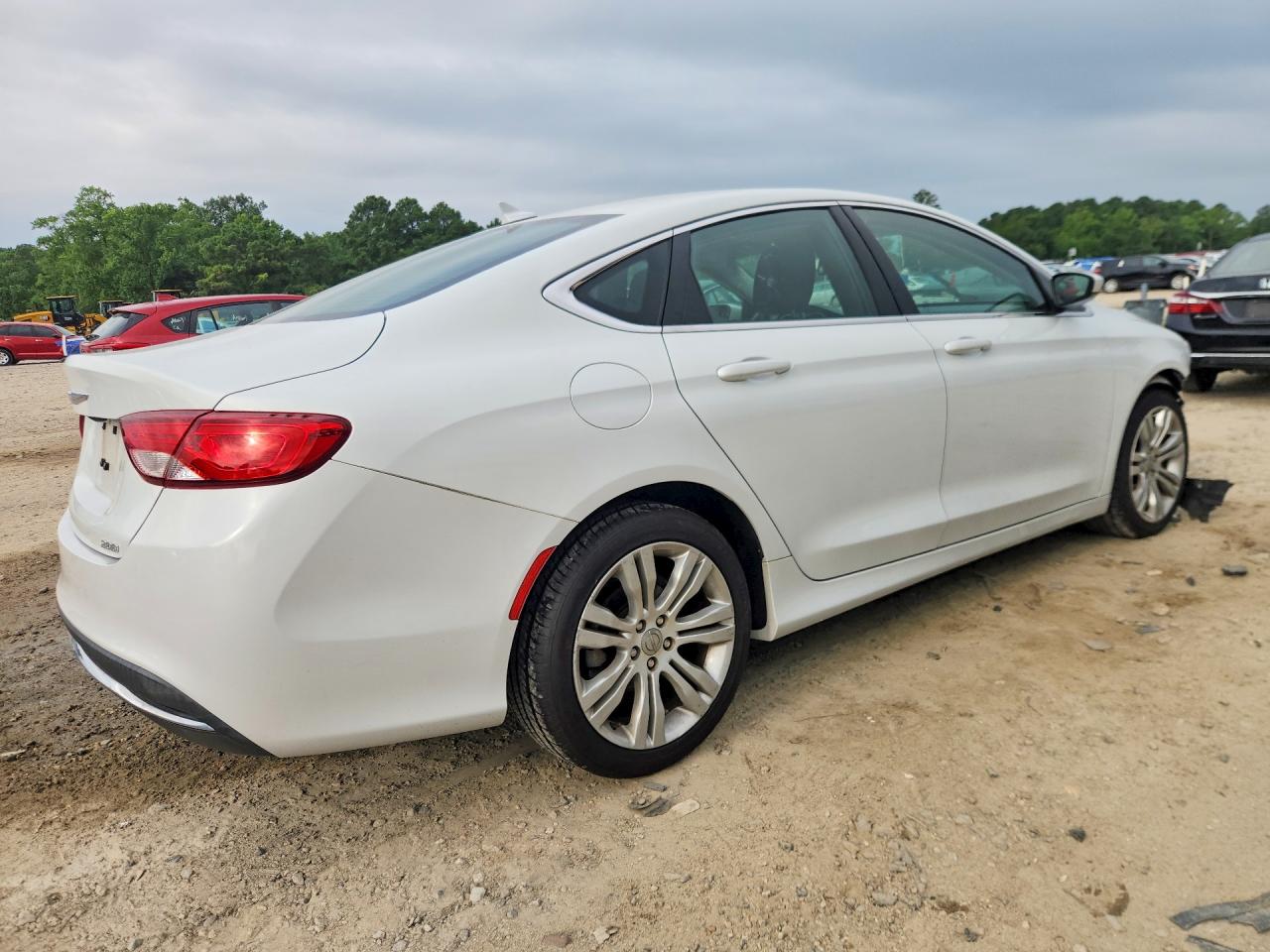 2015 Chrysler 200 Limited White vin: 1C3CCCAB7FN667492