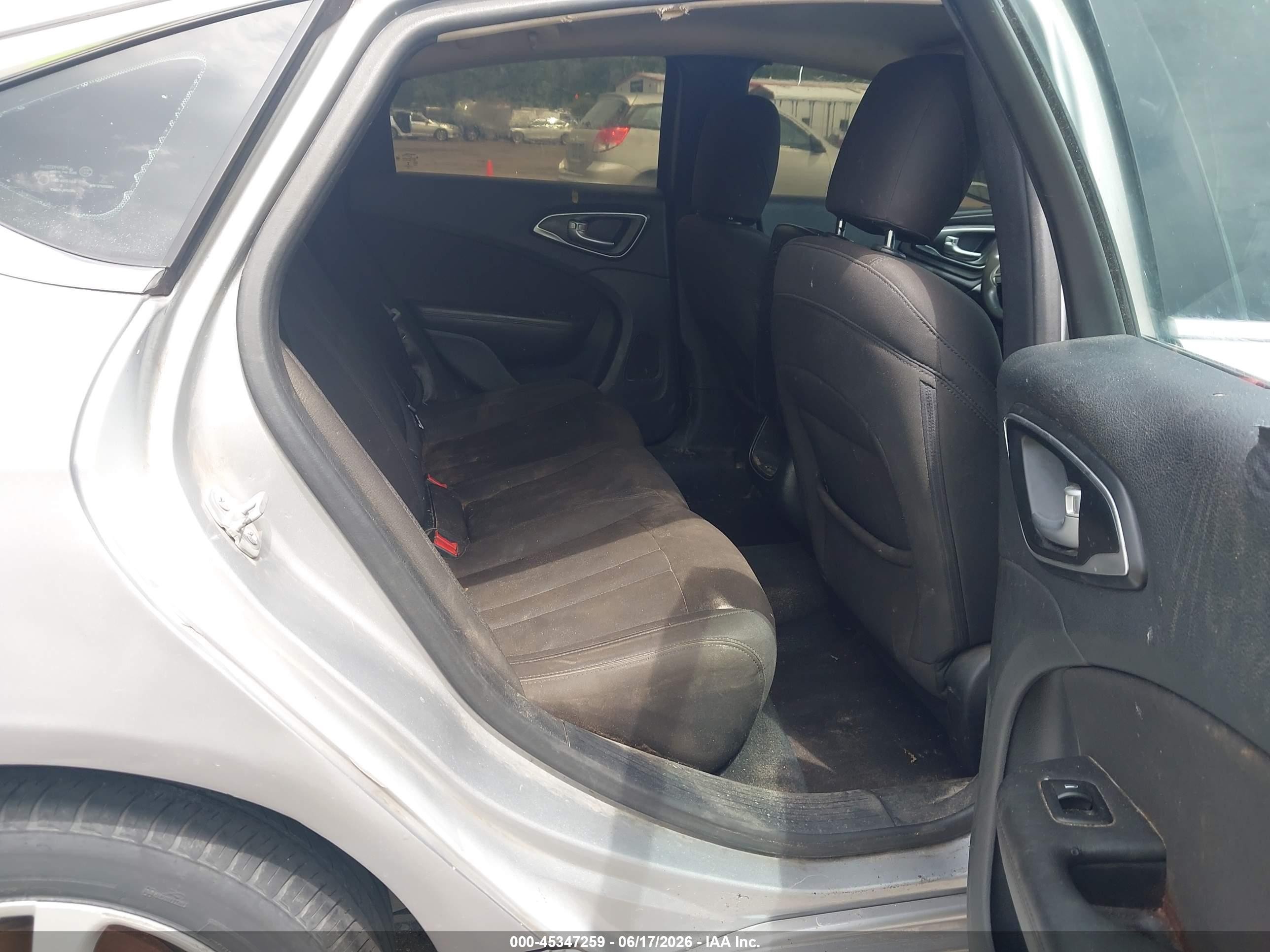 2015 Chrysler 200 Limited Серебряный vin: 1C3CCCAB7FN678315