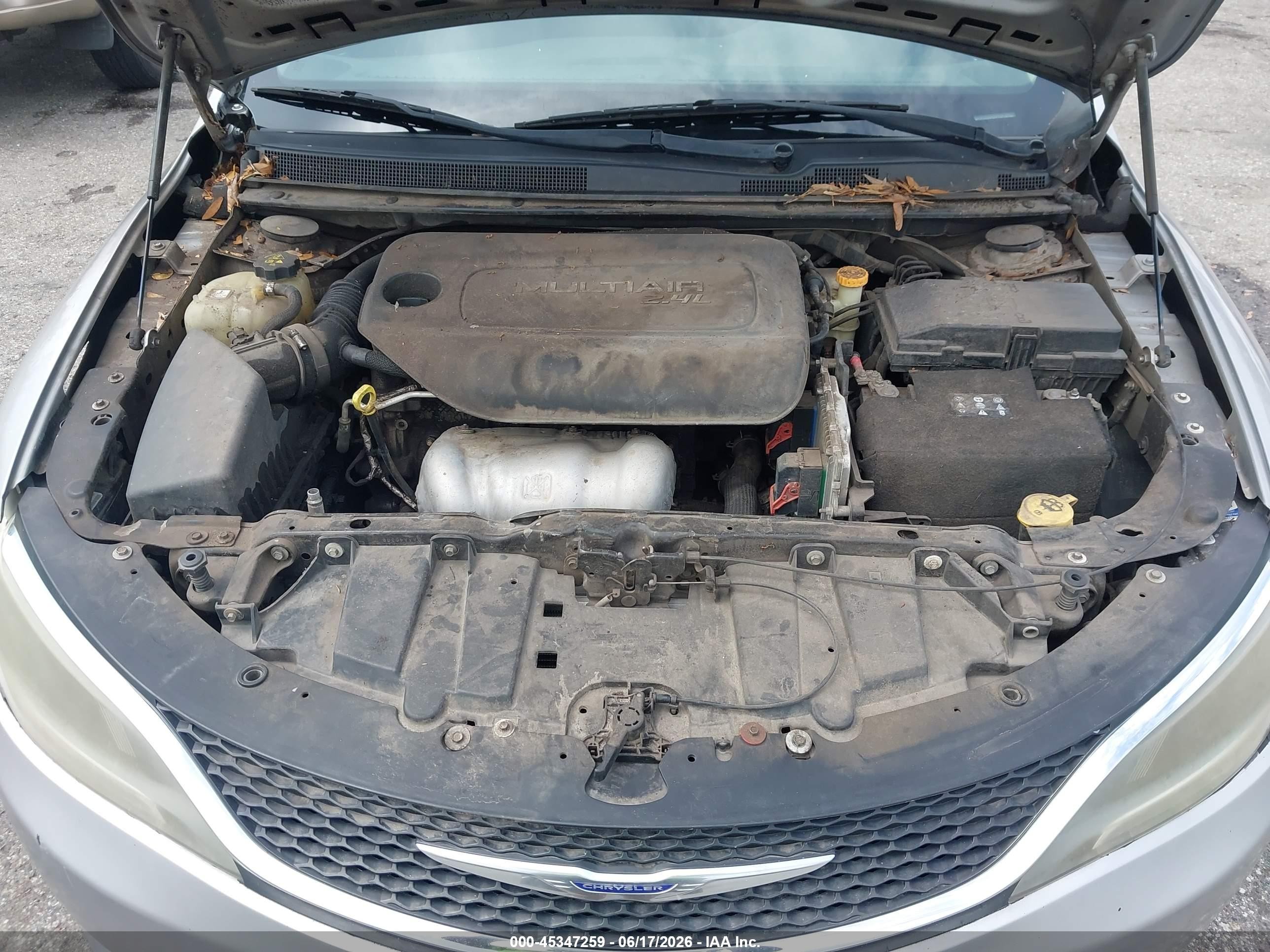 2015 Chrysler 200 Limited Серебряный vin: 1C3CCCAB7FN678315