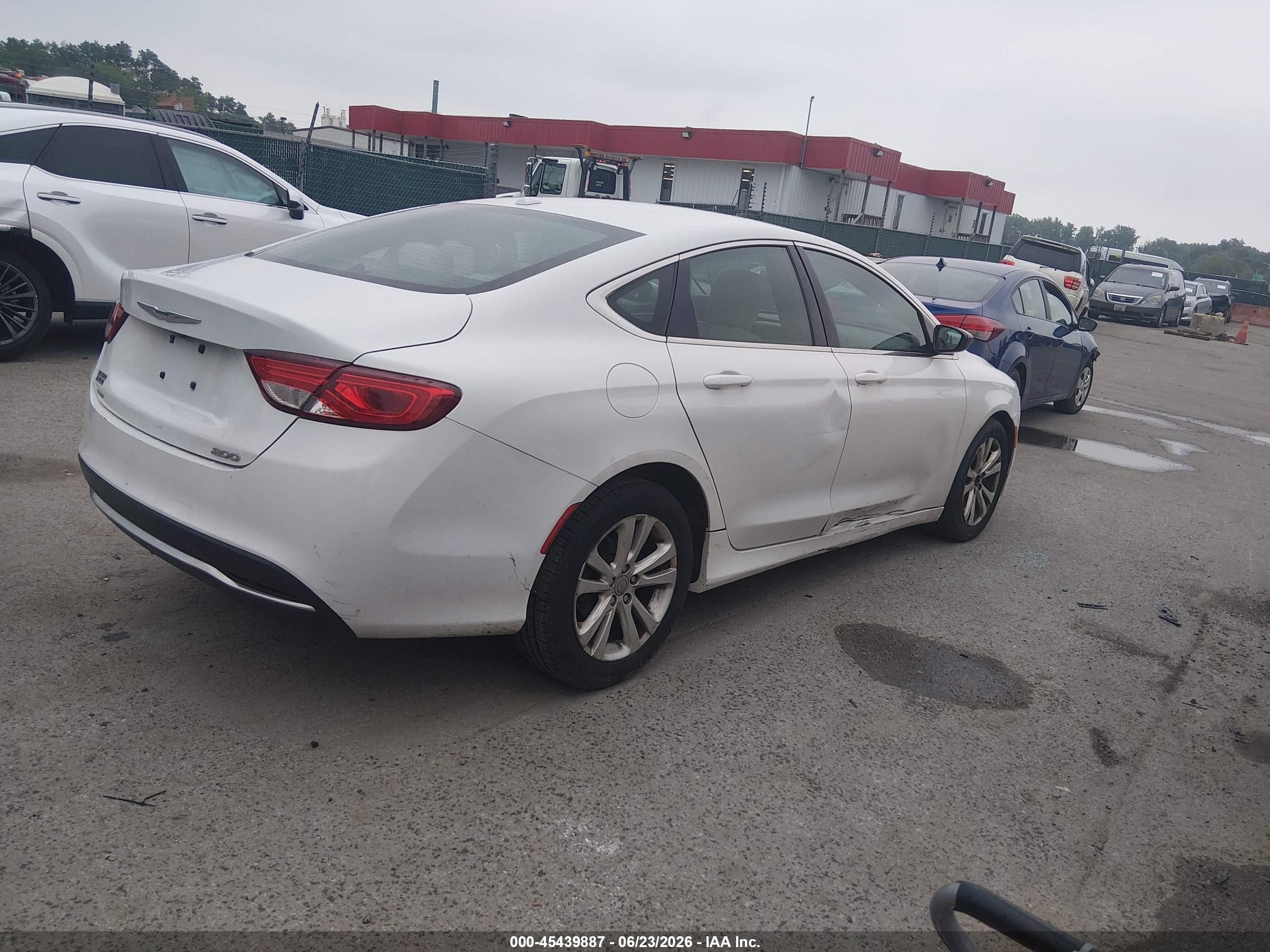 2015 Chrysler 200 Limited White vin: 1C3CCCAB7FN695972