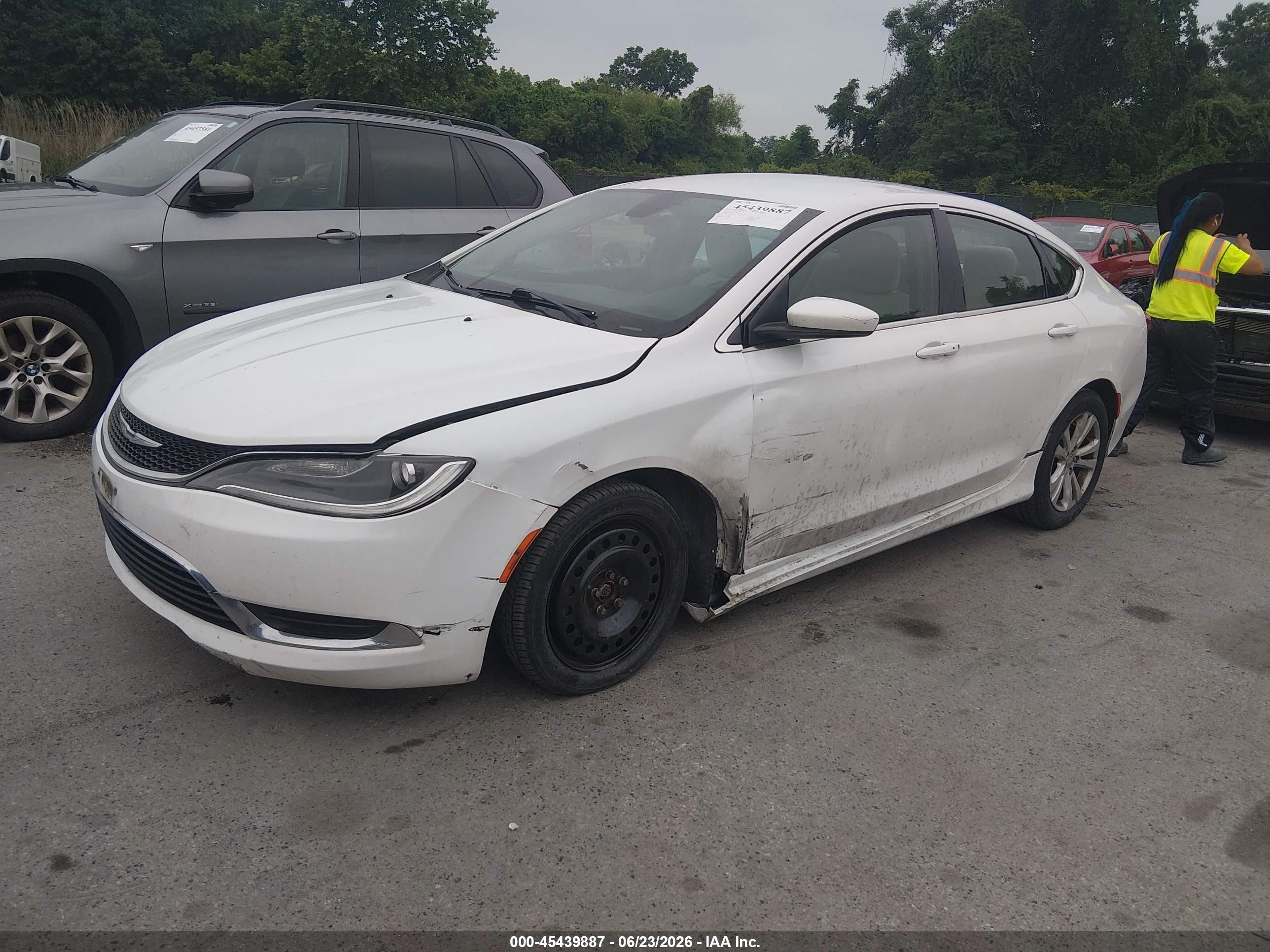 2015 Chrysler 200 Limited White vin: 1C3CCCAB7FN695972