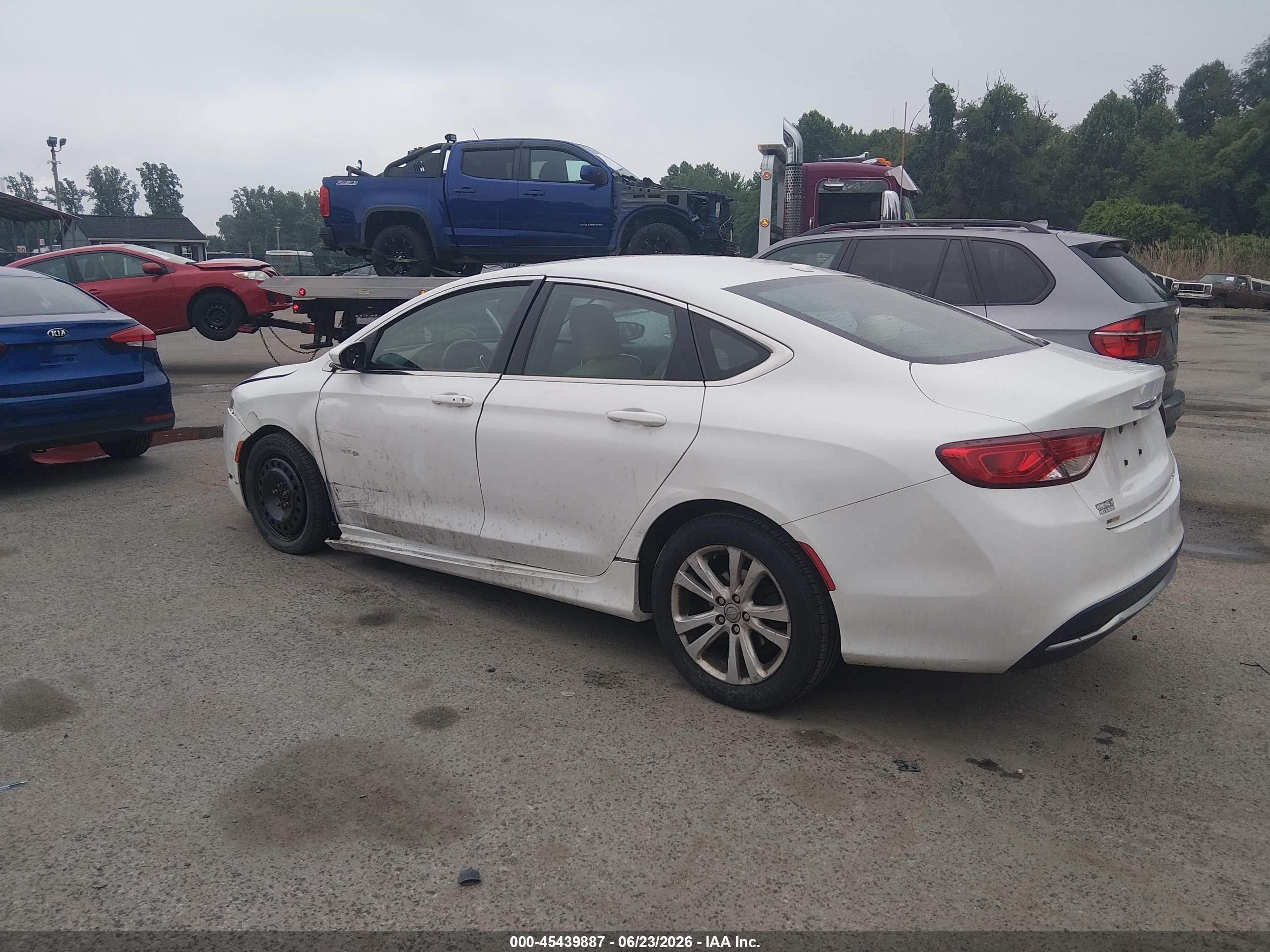 2015 Chrysler 200 Limited White vin: 1C3CCCAB7FN695972