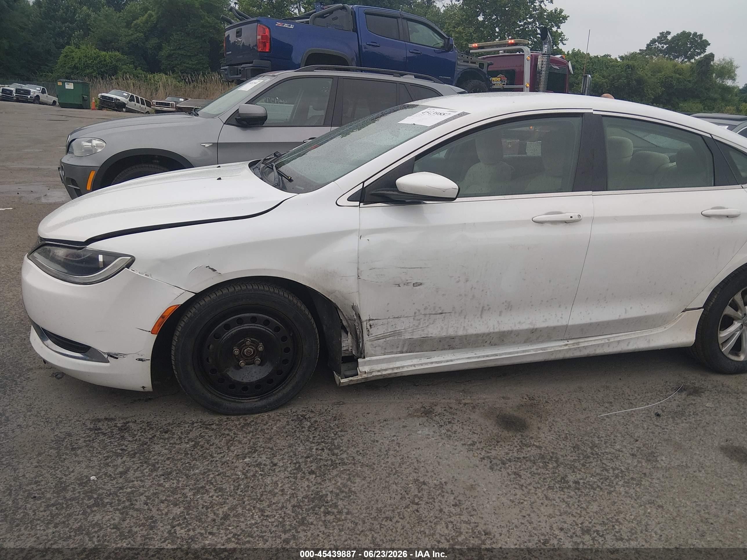 2015 Chrysler 200 Limited White vin: 1C3CCCAB7FN695972