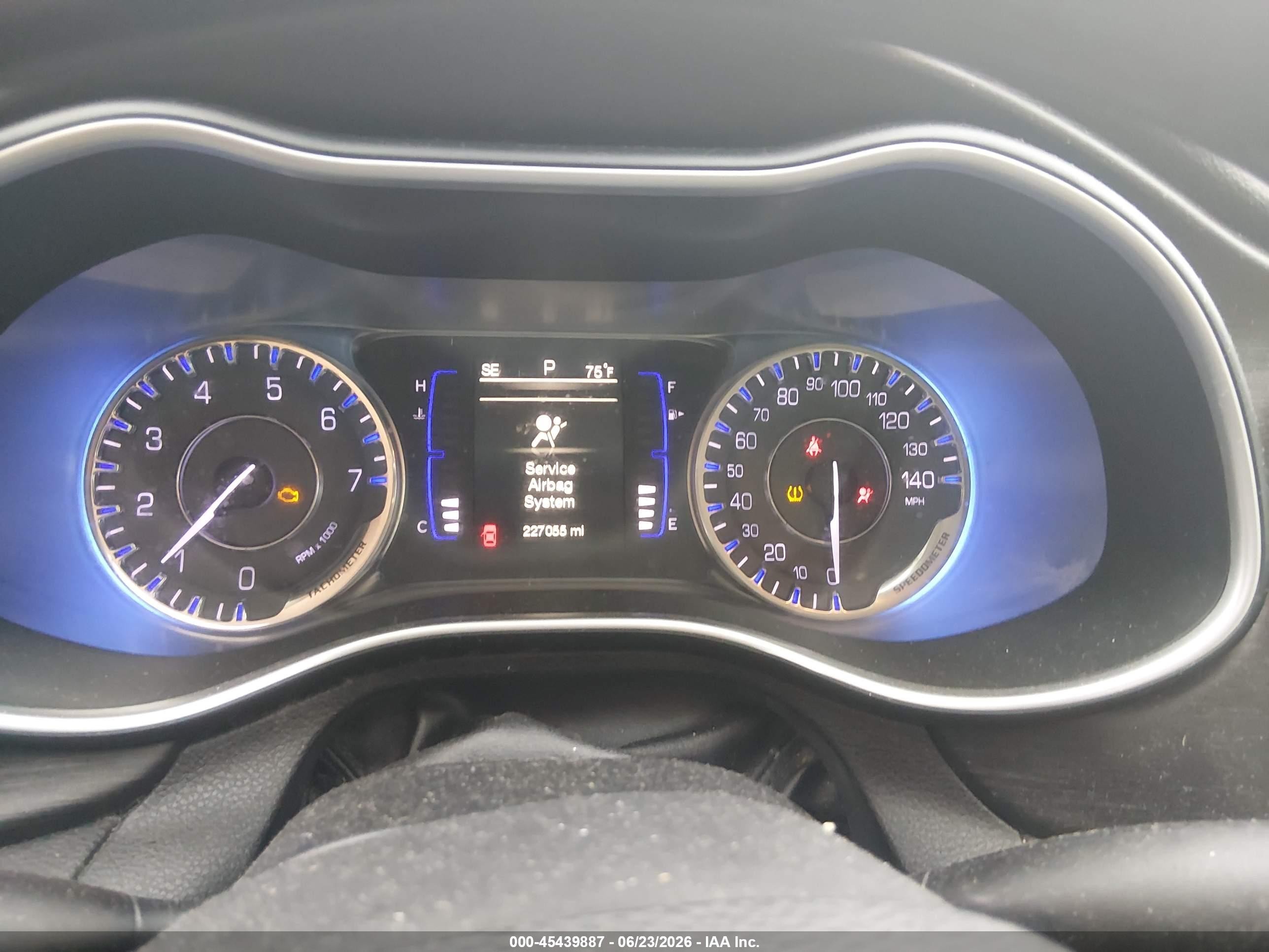 2015 Chrysler 200 Limited White vin: 1C3CCCAB7FN695972