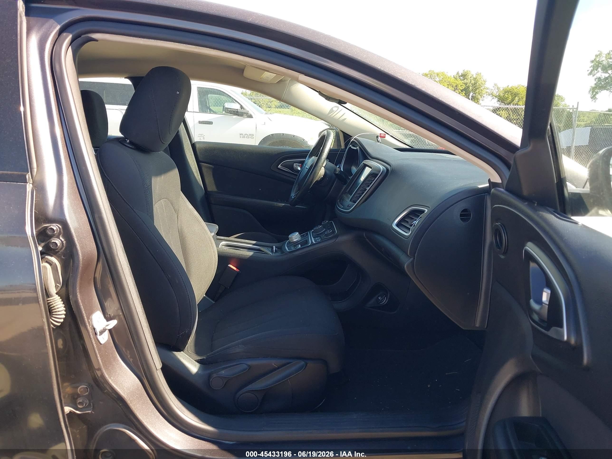 2015 Chrysler 200 Limited Gray vin: 1C3CCCAB7FN711412