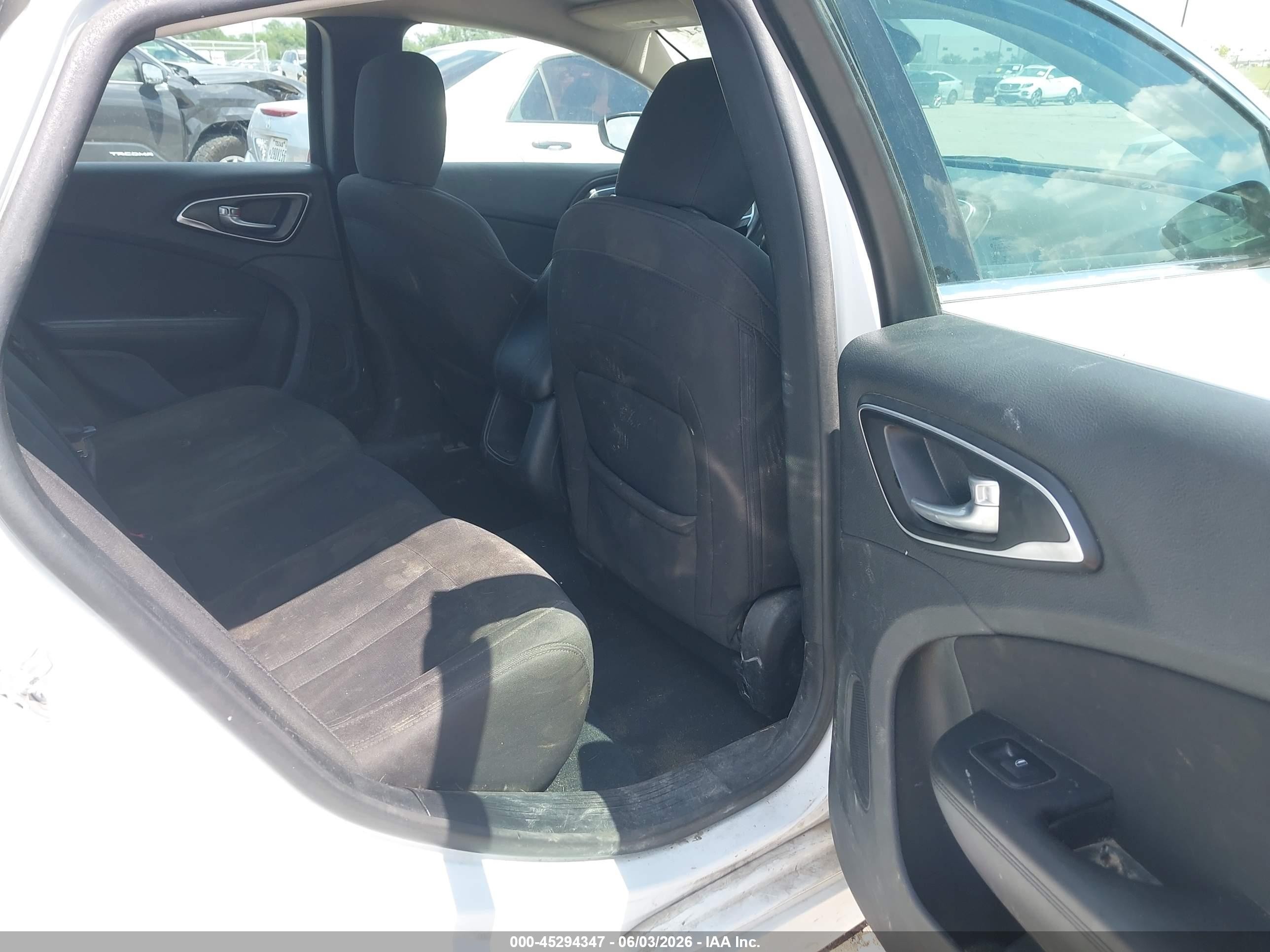 2015 Chrysler 200 Limited White vin: 1C3CCCAB7FN719266