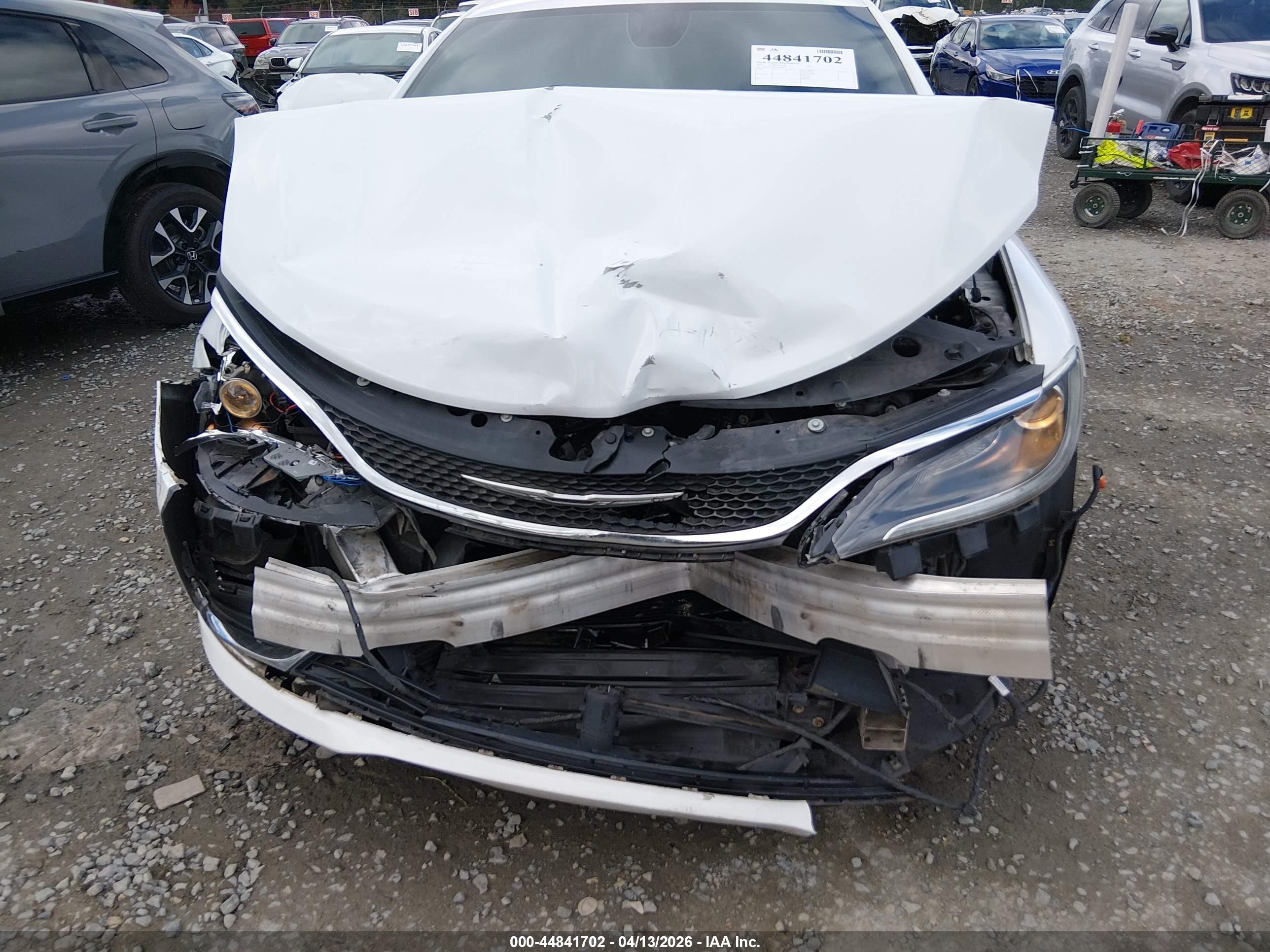 2015 Chrysler 200 Limited White vin: 1C3CCCAB7FN725889