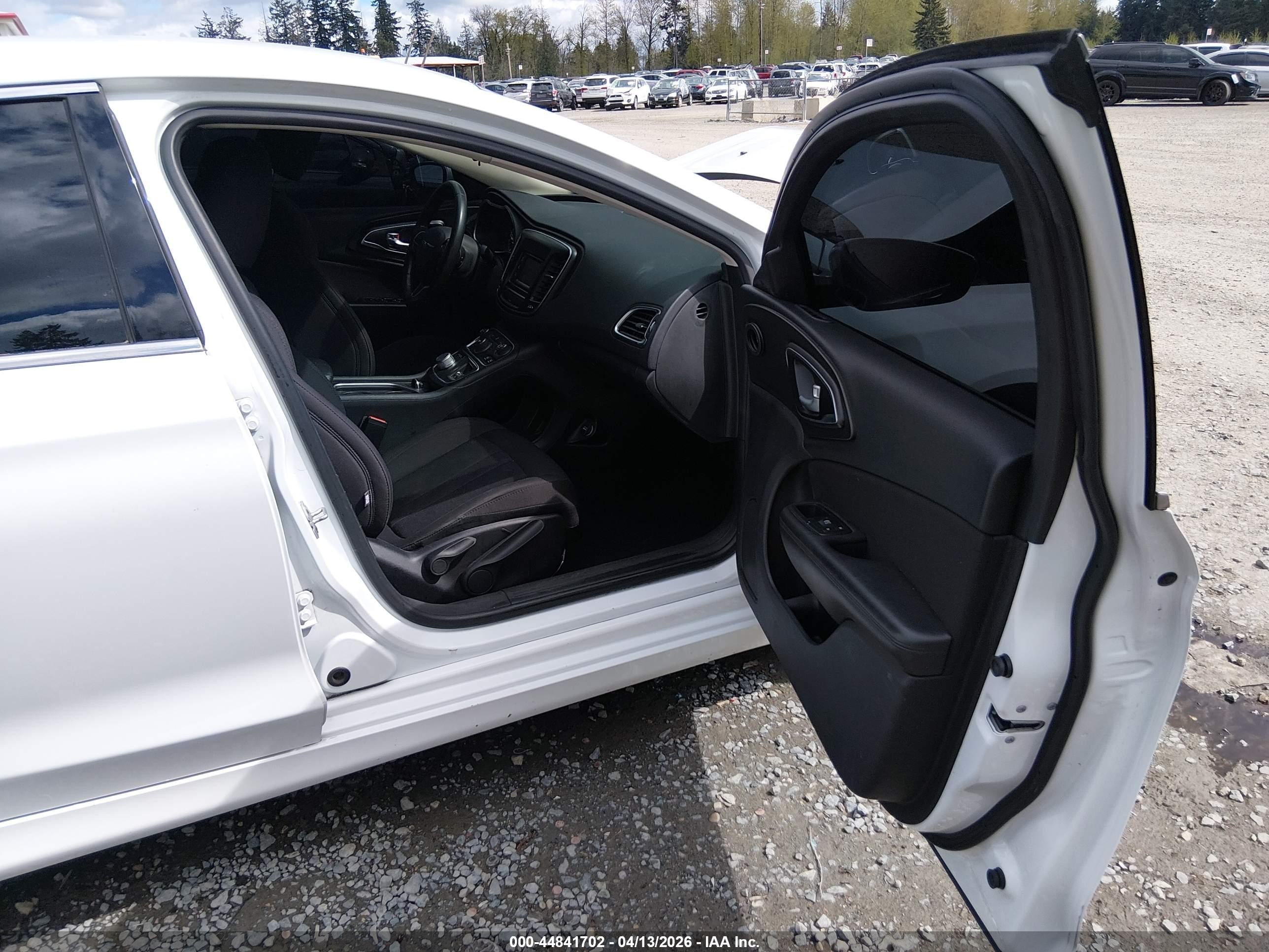 2015 Chrysler 200 Limited White vin: 1C3CCCAB7FN725889