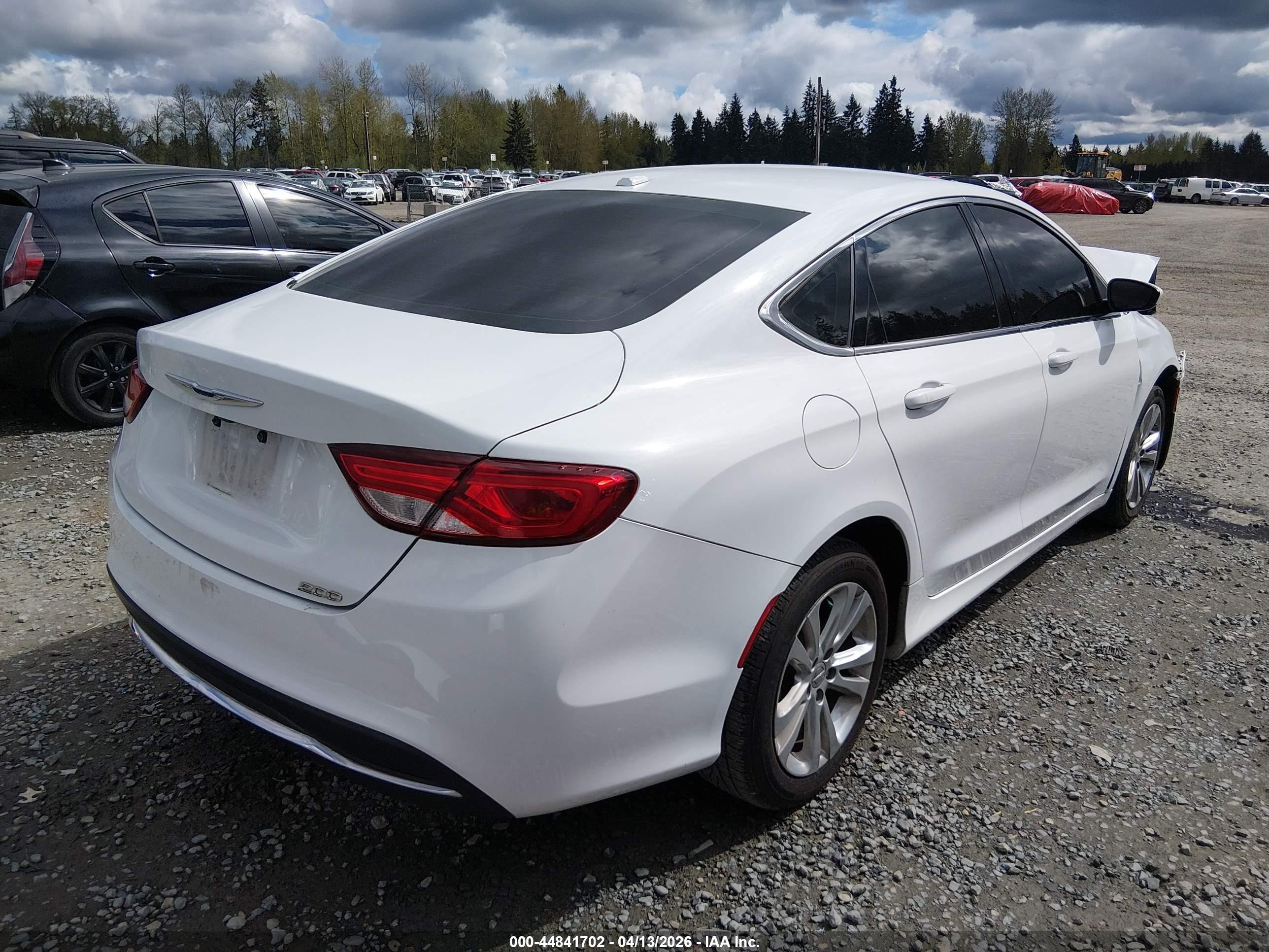 2015 Chrysler 200 Limited White vin: 1C3CCCAB7FN725889