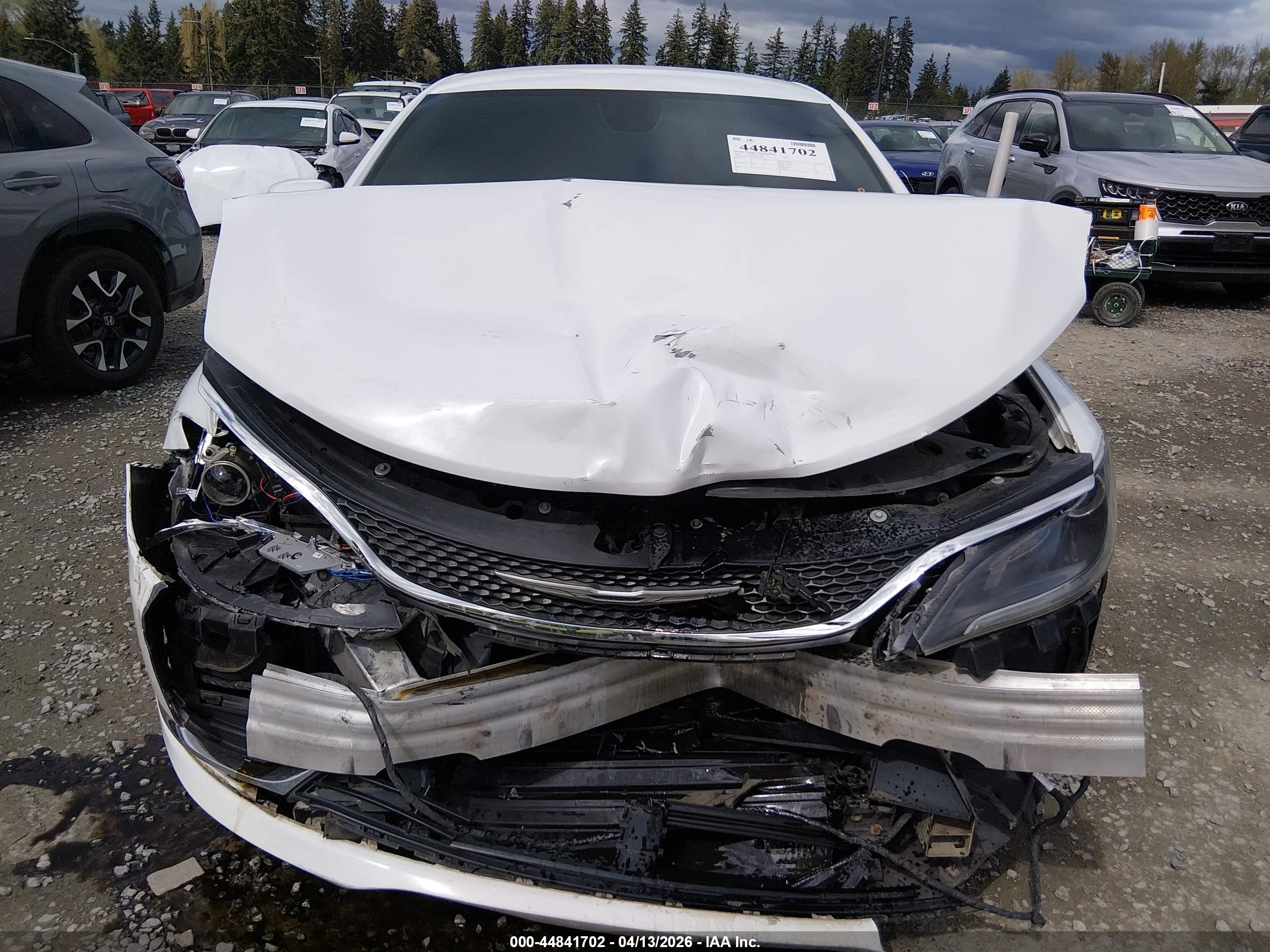 2015 Chrysler 200 Limited White vin: 1C3CCCAB7FN725889