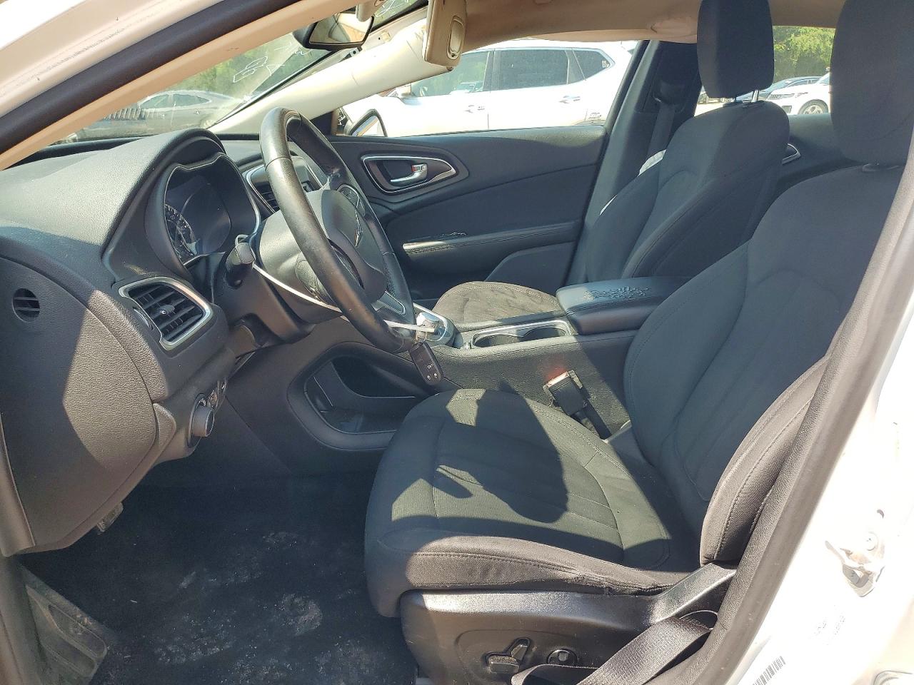 2015 Chrysler 200 Limited White vin: 1C3CCCAB7FN743129