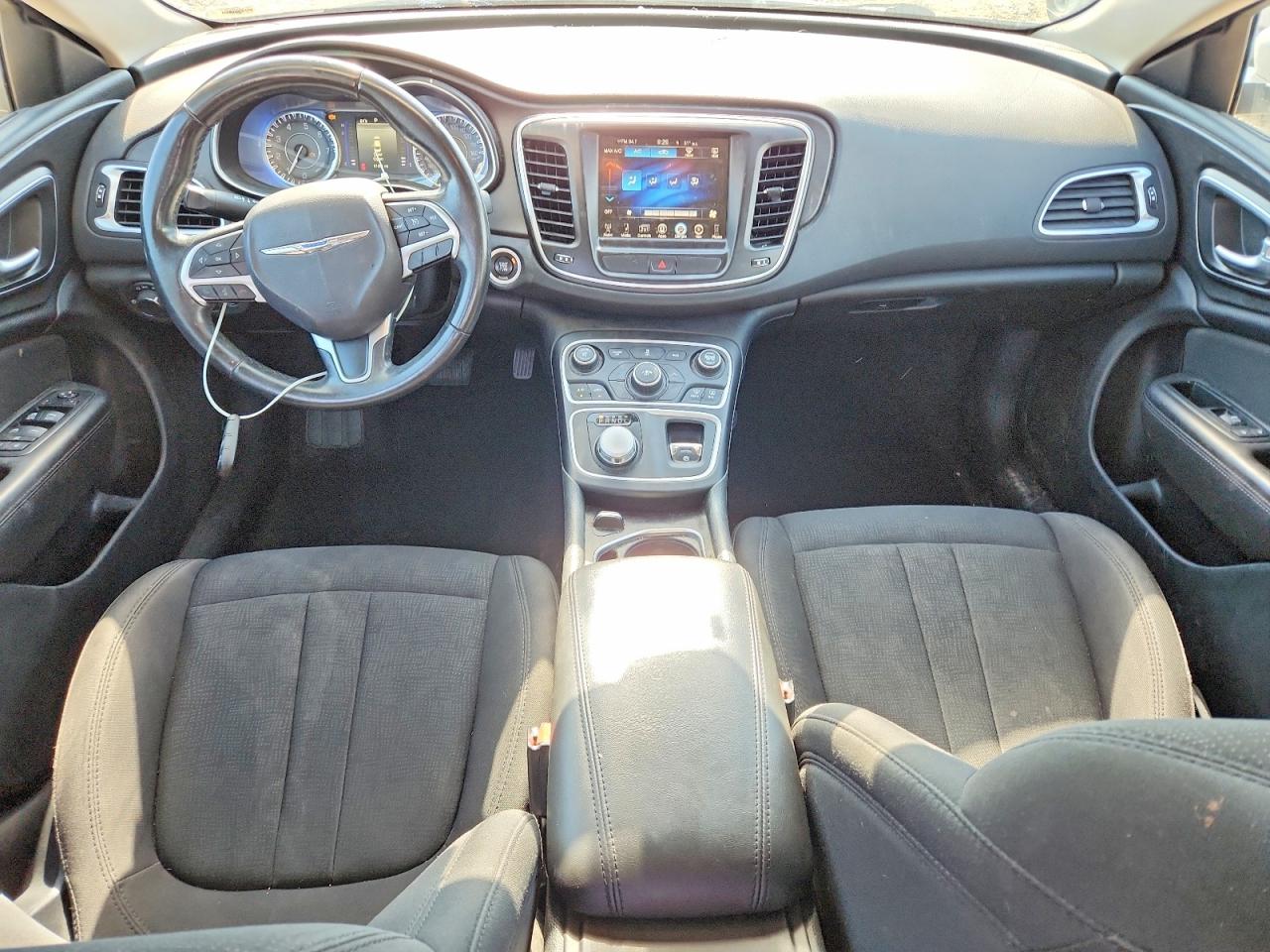 2016 Chrysler 200 Limited White vin: 1C3CCCAB7GN172811