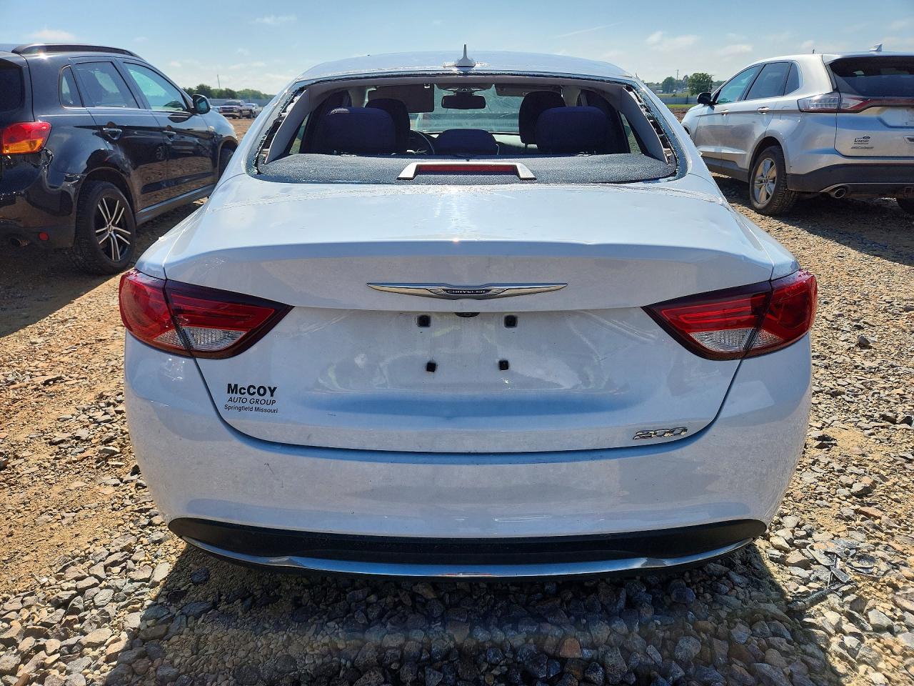 2016 Chrysler 200 Limited White vin: 1C3CCCAB7GN172811