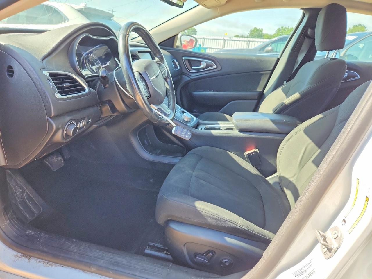 2016 Chrysler 200 Limited White vin: 1C3CCCAB7GN172811