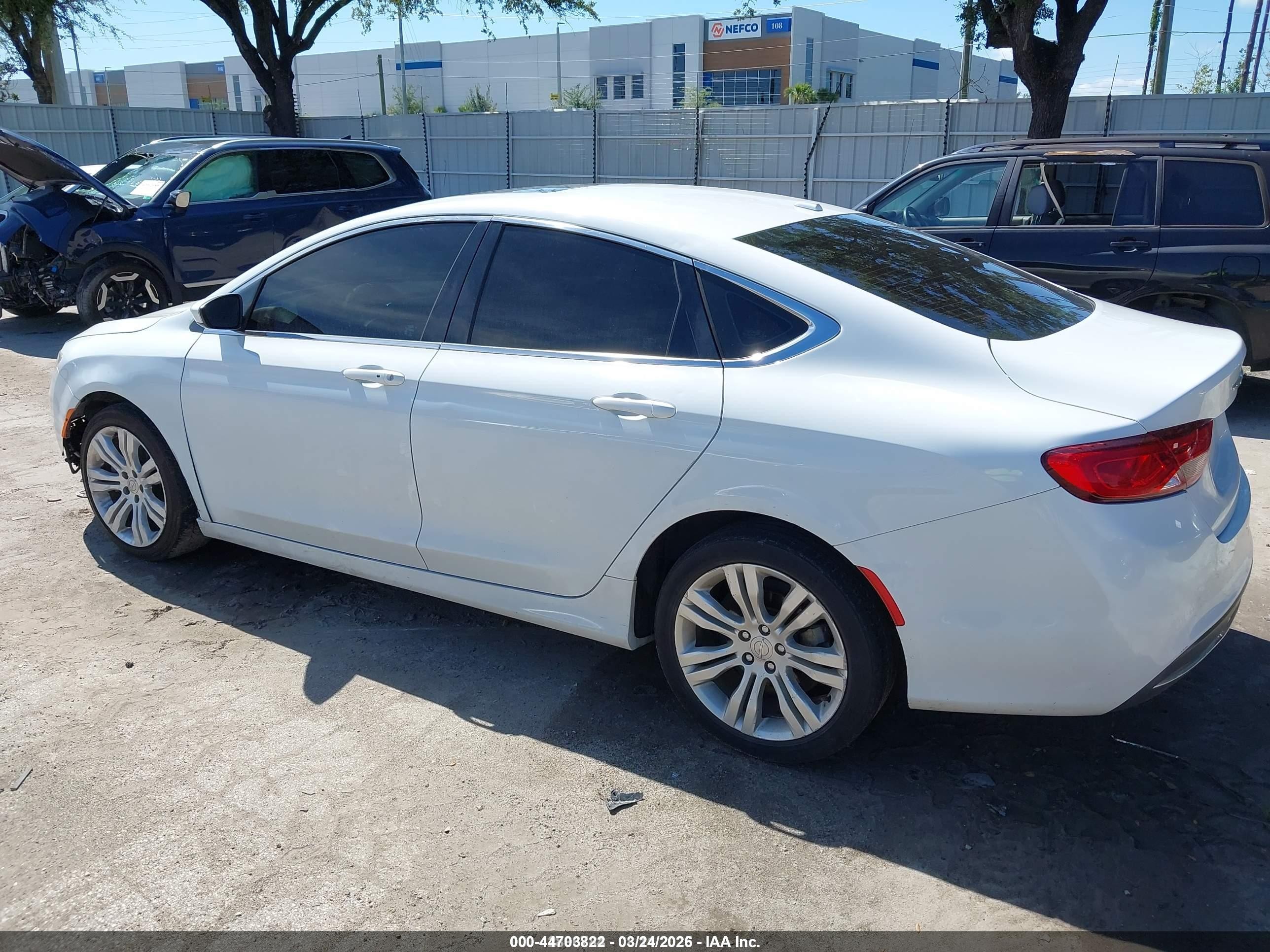 2015 Chrysler 200 Limited White vin: 1C3CCCAB8FN564887