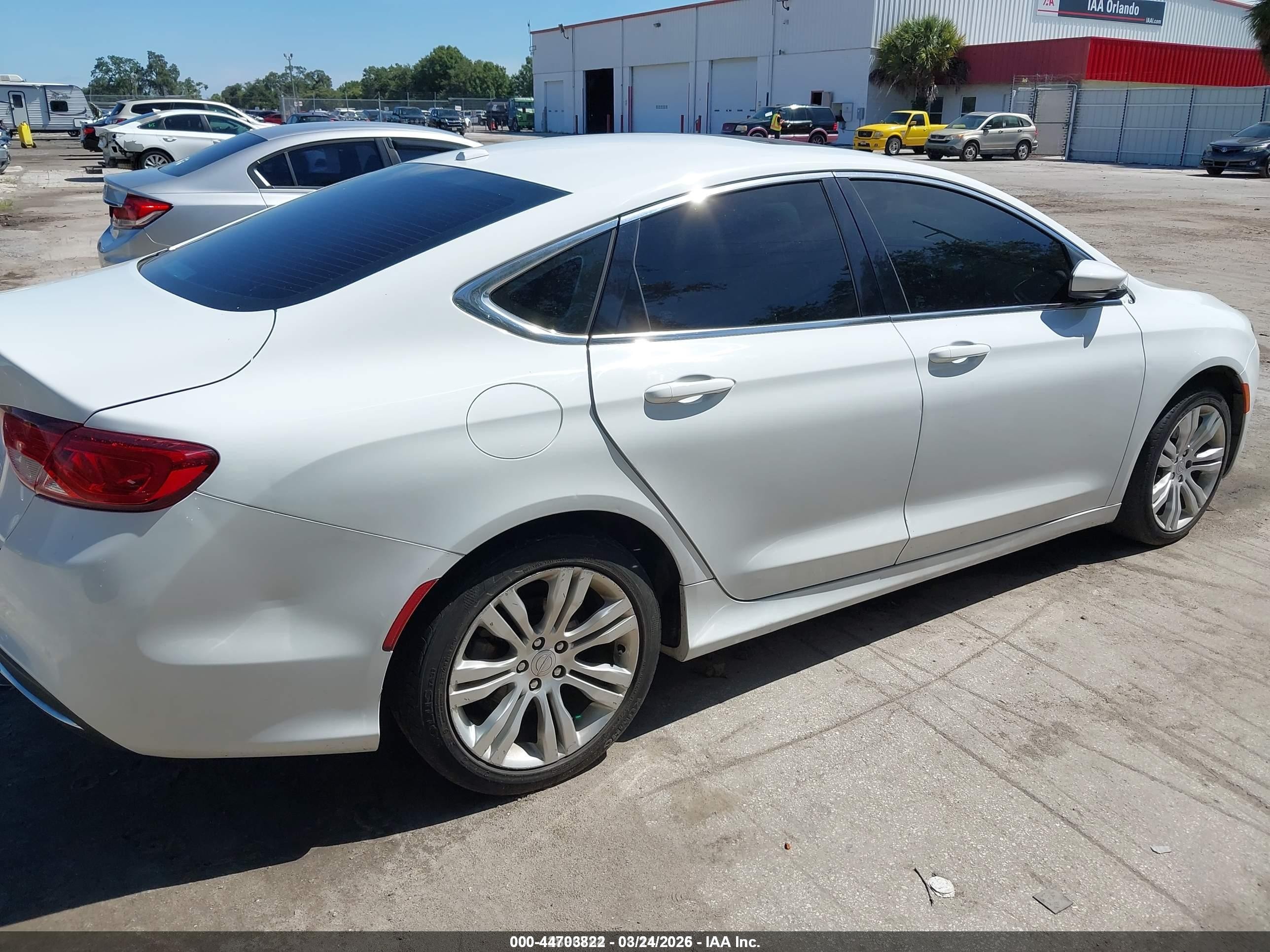 2015 Chrysler 200 Limited White vin: 1C3CCCAB8FN564887