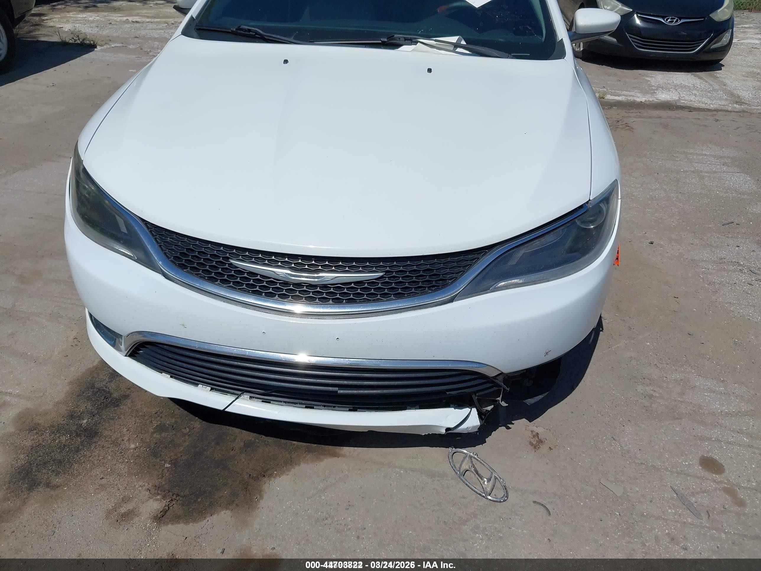2015 Chrysler 200 Limited White vin: 1C3CCCAB8FN564887