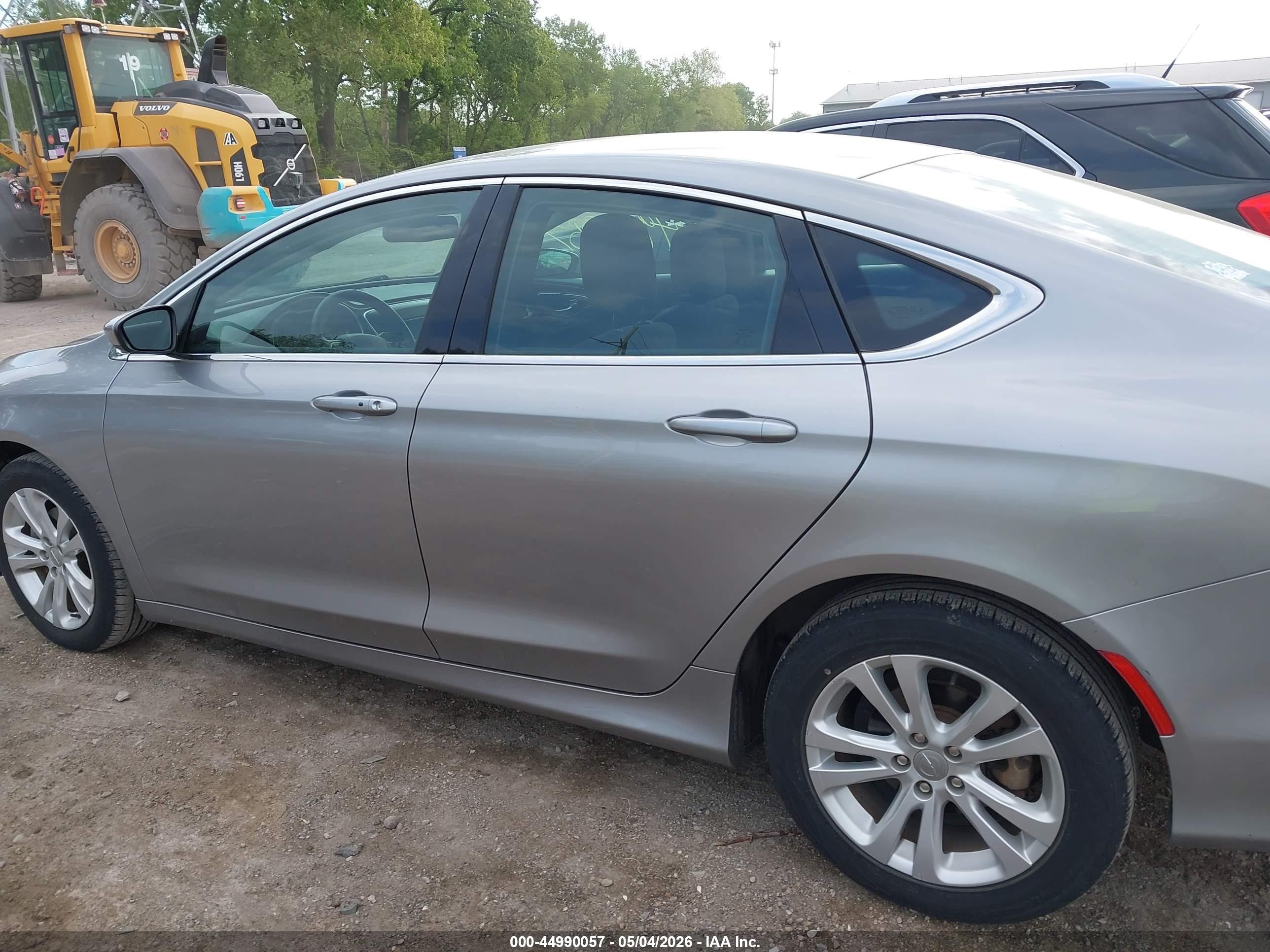 2015 Chrysler 200 Limited Silver vin: 1C3CCCAB8FN585948