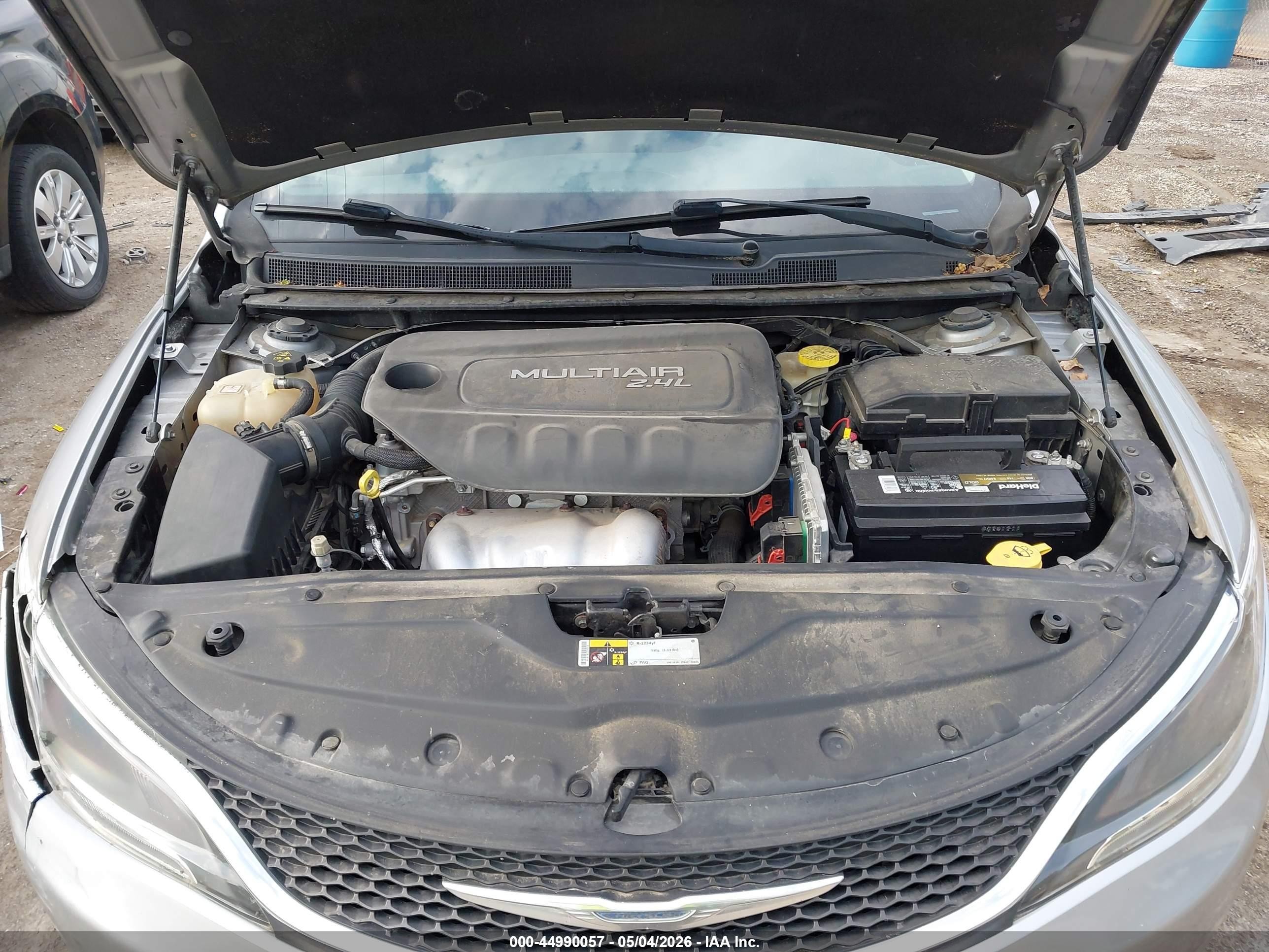 2015 Chrysler 200 Limited Silver vin: 1C3CCCAB8FN585948