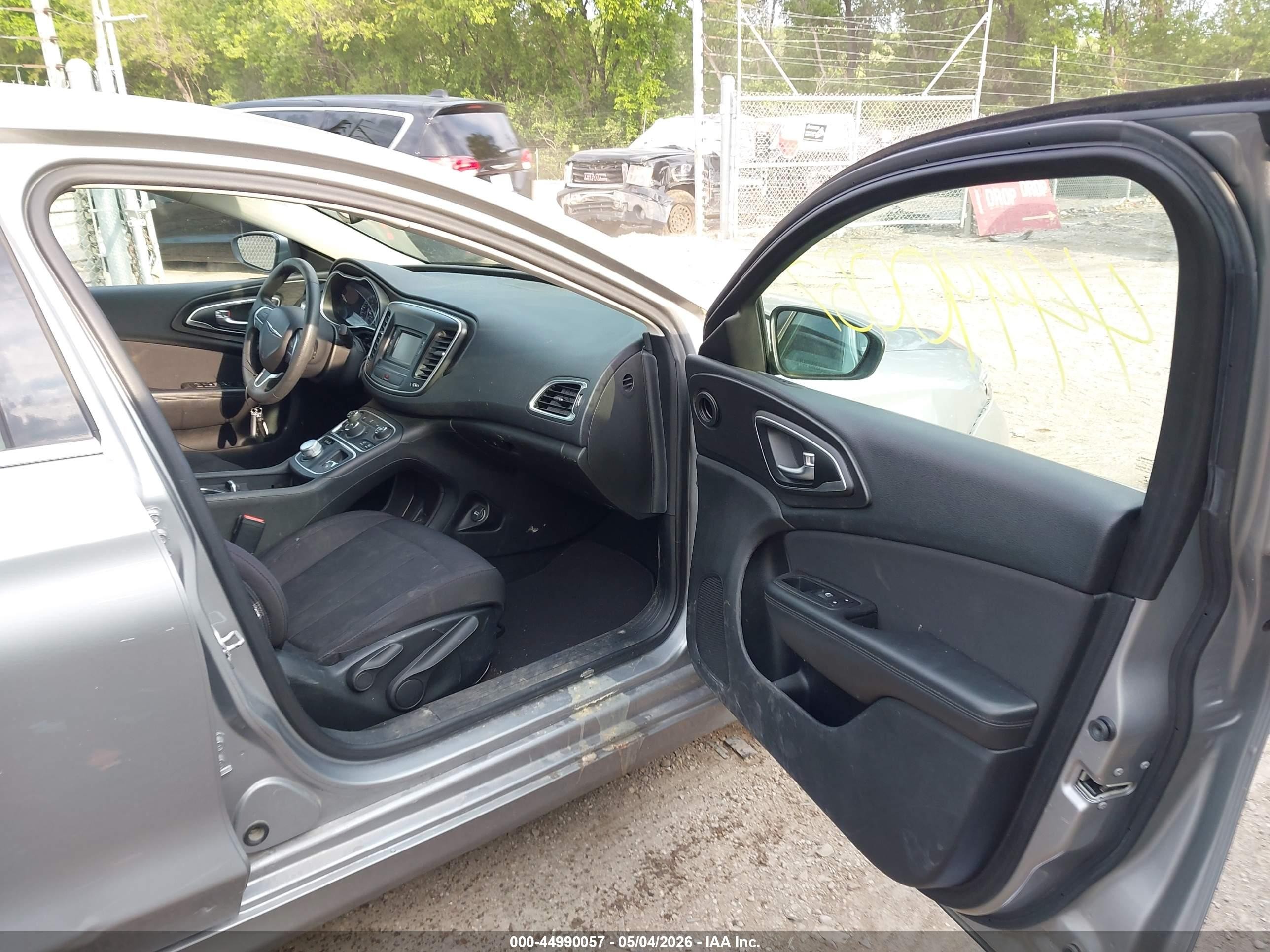 2015 Chrysler 200 Limited Silver vin: 1C3CCCAB8FN585948