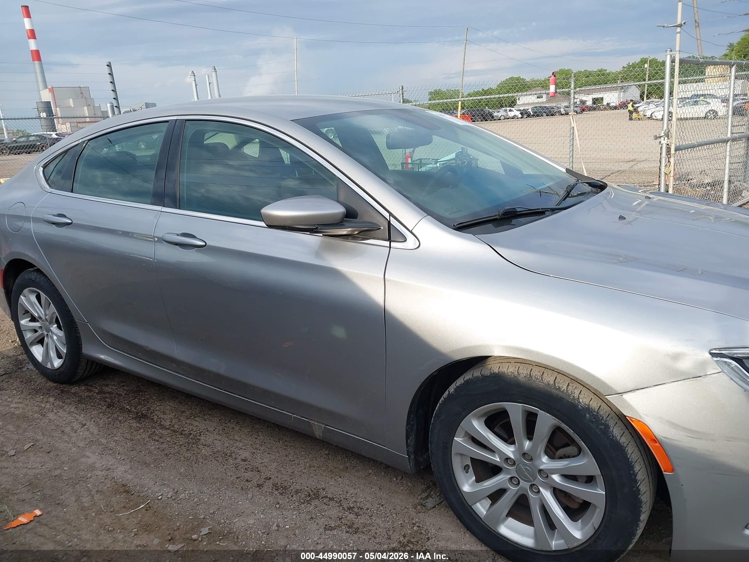 2015 Chrysler 200 Limited Silver vin: 1C3CCCAB8FN585948