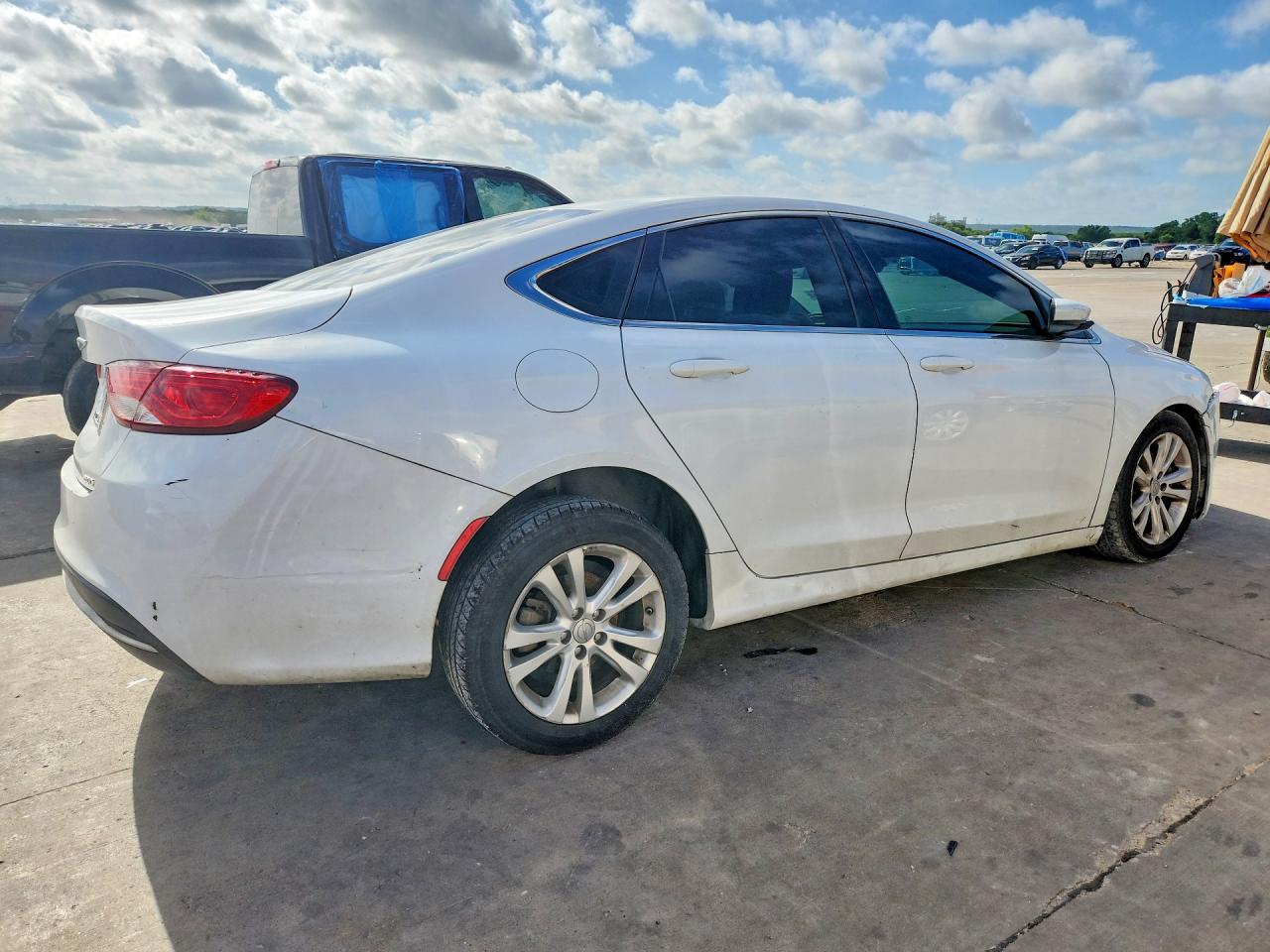 2015 Chrysler 200 Limited White vin: 1C3CCCAB8FN592124