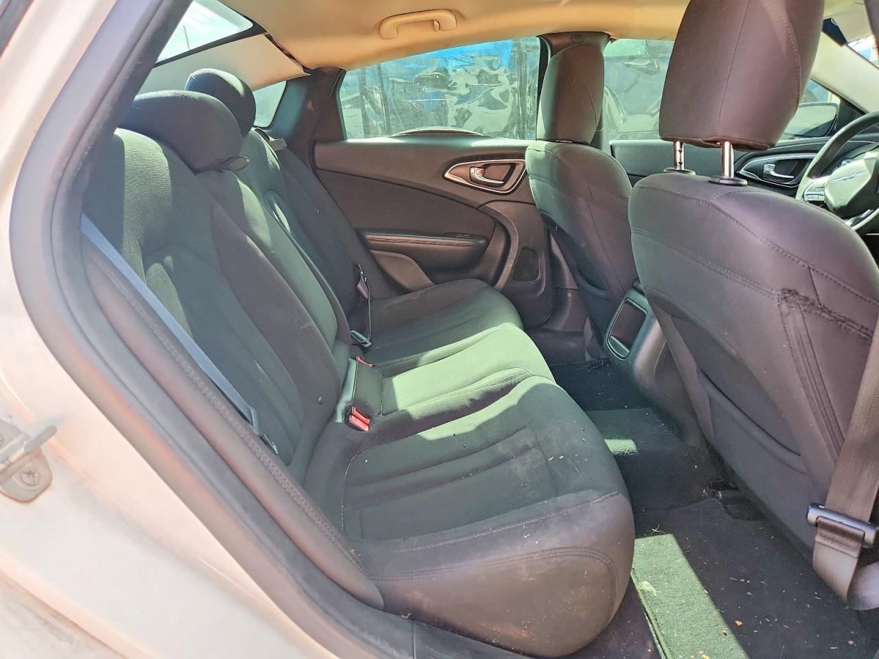 2015 Chrysler 200 Limited White vin: 1C3CCCAB8FN592124