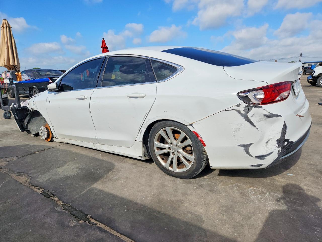 2015 Chrysler 200 Limited White vin: 1C3CCCAB8FN592124