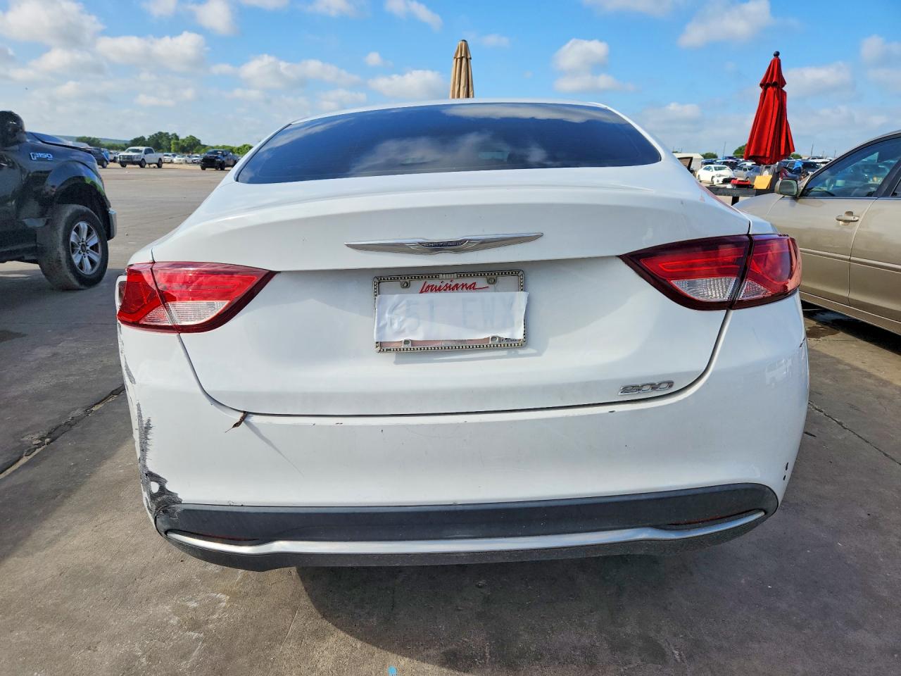 2015 Chrysler 200 Limited White vin: 1C3CCCAB8FN592124