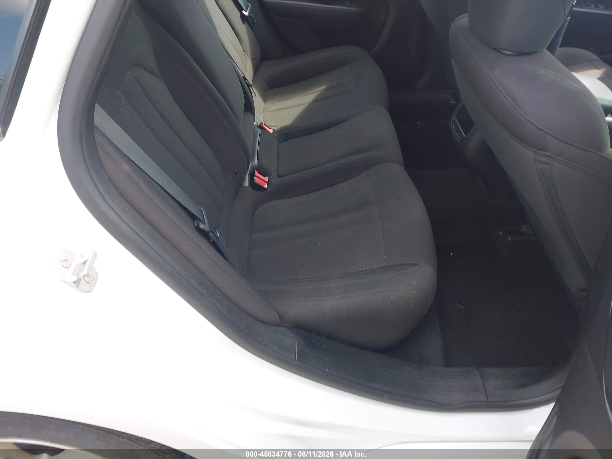 2015 Chrysler 200 Limited White vin: 1C3CCCAB8FN692742