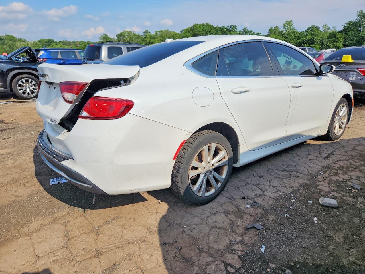 2015 Chrysler 200 Limited White vin: 1C3CCCAB8FN720460