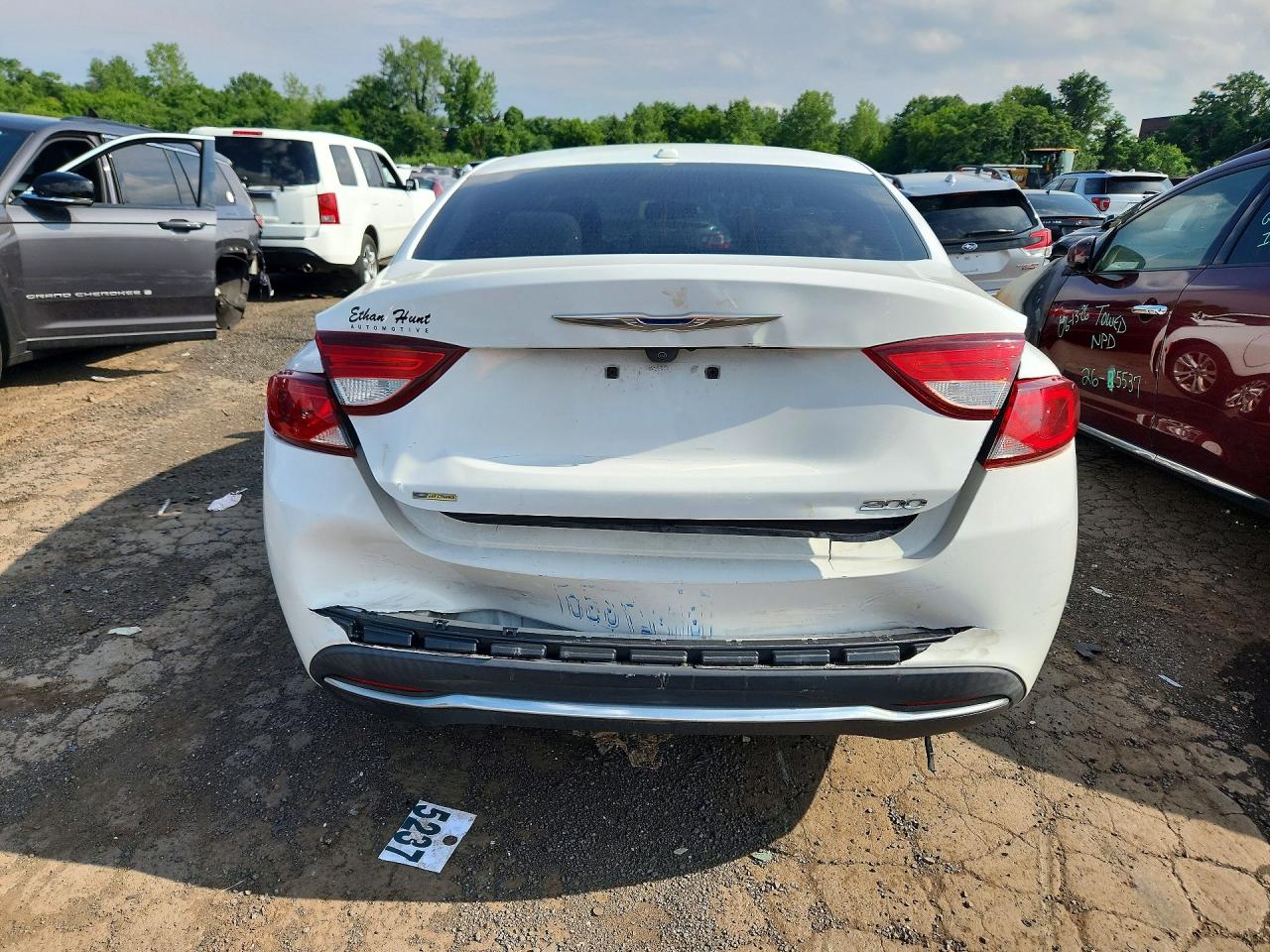 2015 Chrysler 200 Limited White vin: 1C3CCCAB8FN720460